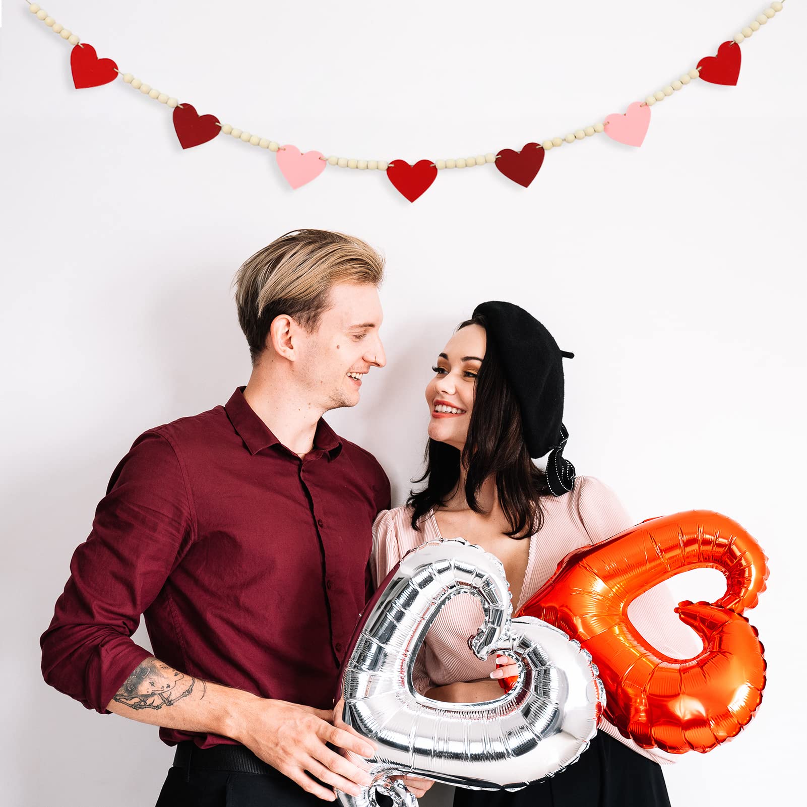 DAZONGE Decoración retro de San Valentín, guirnalda de cuentas de madera de corazones de fieltro para decoraciones de San Valentín, pancarta de fieltro roja y rosa, para boda, decoración de