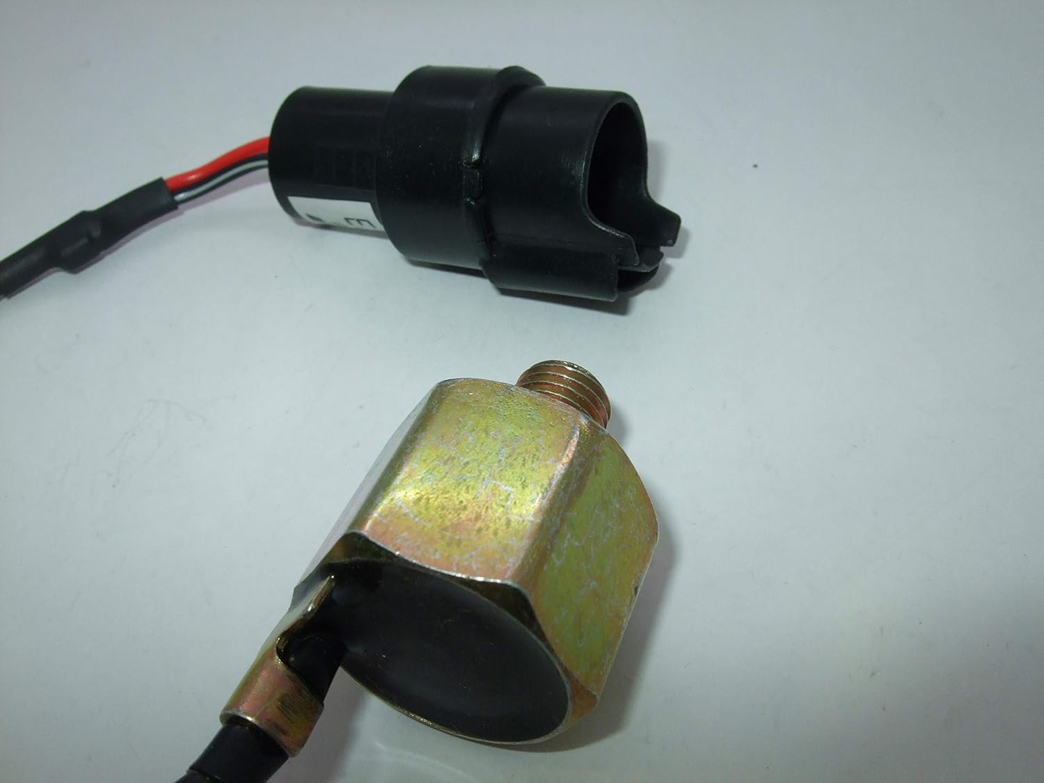 SENSOR, ENG CONTROL KNOCK NON RESONANCE (Detonation) MD066845 E2T15671A E002T15671A E2T15681 E002T15681 for Mitsubishi Starion Pajero