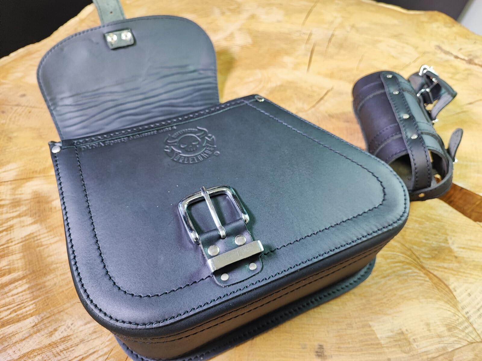 Schwingentasche Dyna Malteser schwarz kompatibel mit Harley Davidson Dyna Street Bob Fat Bob Low Rider Sporty Tasche Schwinge Koffer Sportster Reisetasche