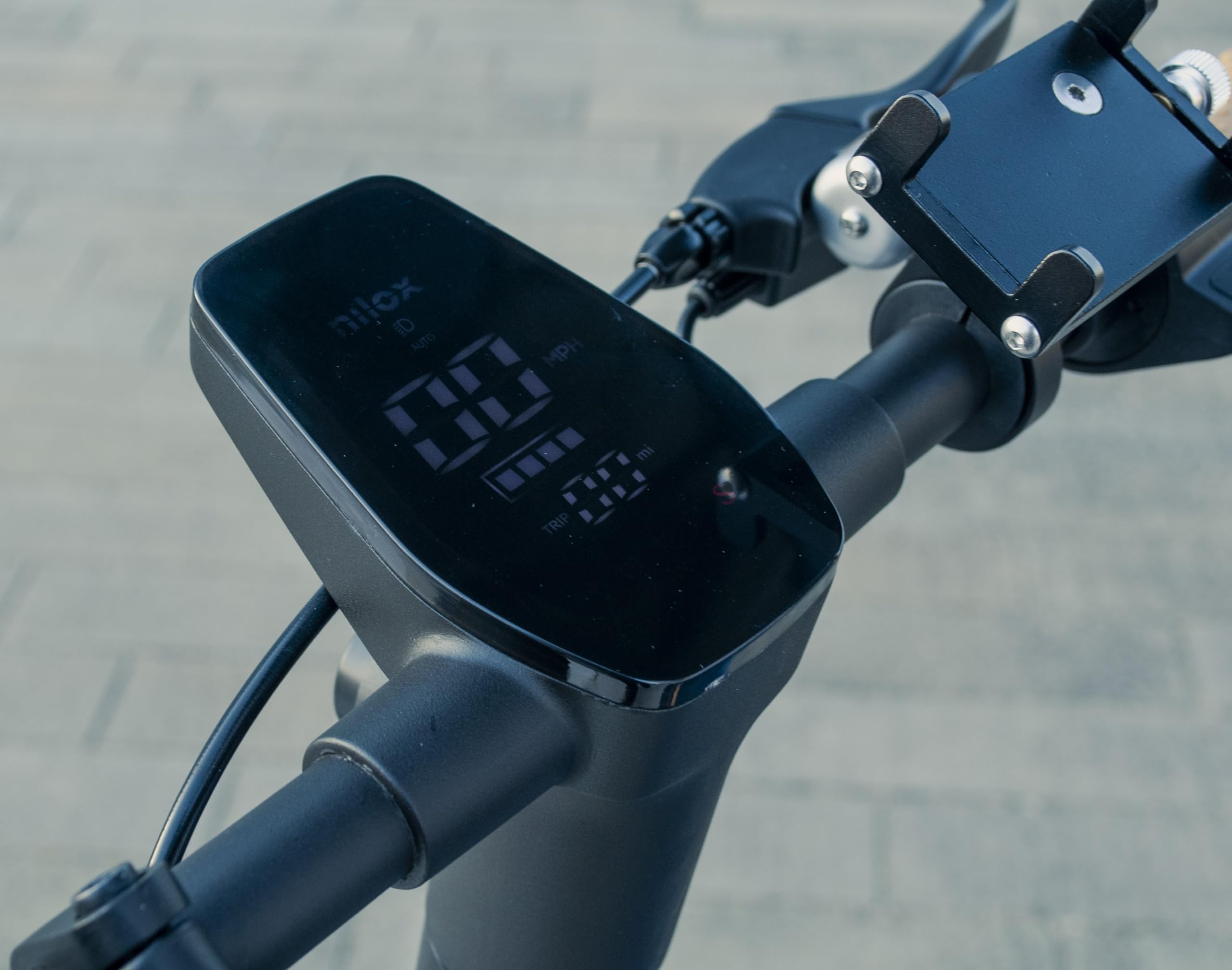 Nilox Monopattino Elettrico, Monopattino Ripiegabile con Ruote Offroad da 10'', Batteria 36V 10Ah, Autonomia 30Km, Display LCD, App con Funzione di Bloccaggio