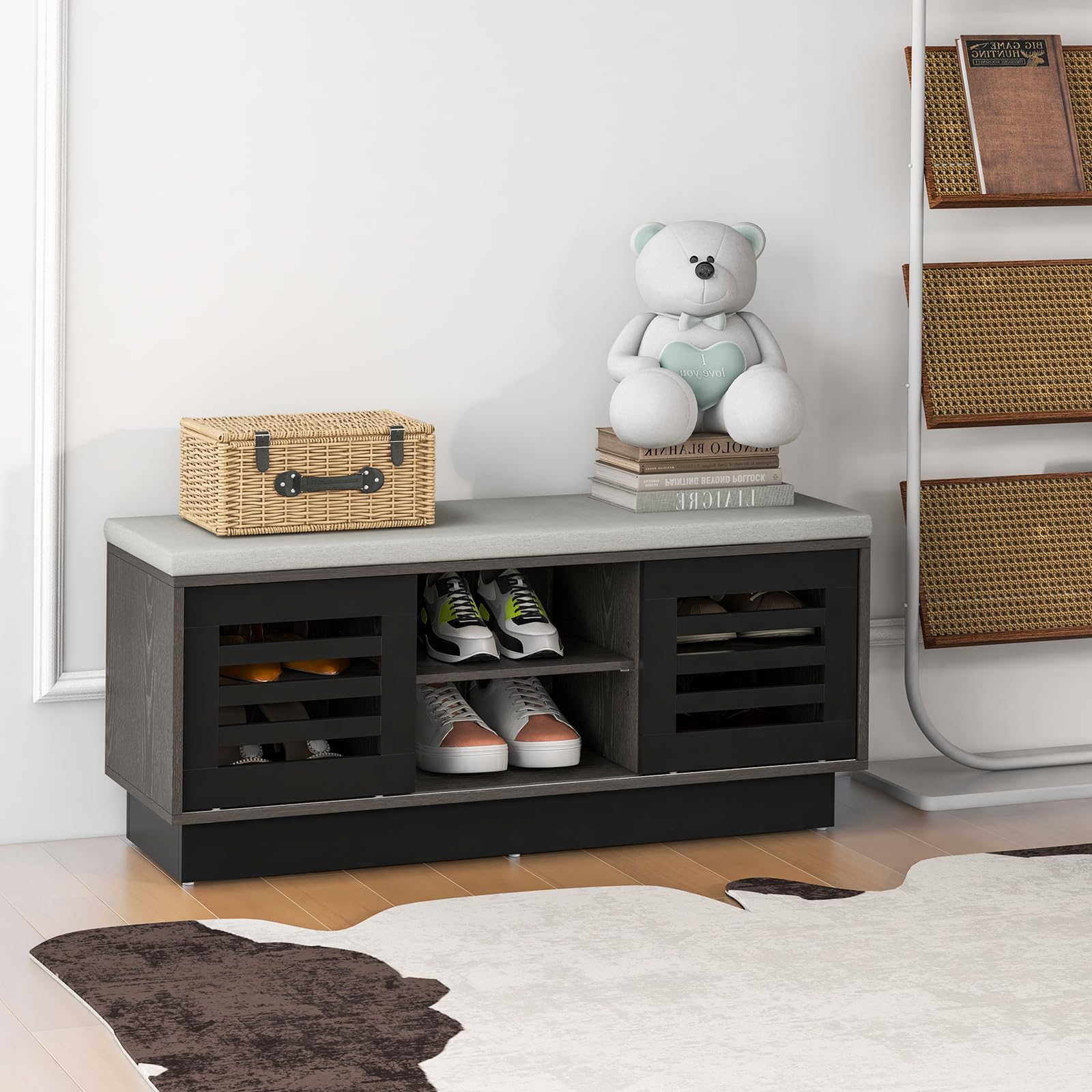 HOMASIS Panca Scarpiera con Cassetti, Portascarpe Ingresso con Seduta Imbottita, Scarpiera con 3 Ripiani Regolabili e 2 Ante Scorrevoli, Panchetta in Legno per Corridoi, 99,5 x 34,5 x 46 cm (Nero)