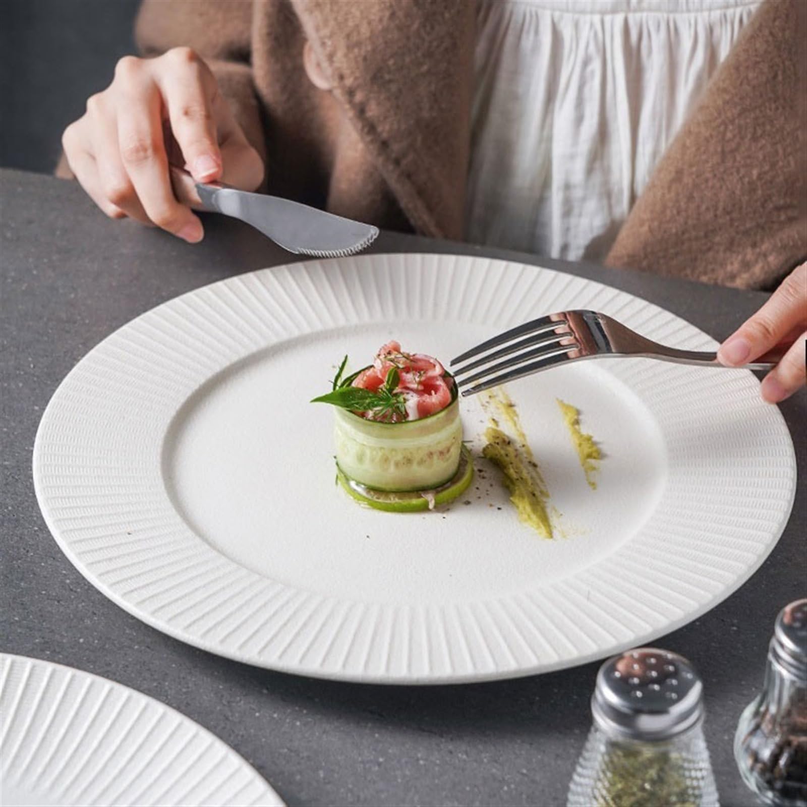 Assiettes de service Assiette à Spaghetti en céramique de couleur unie, sensation Premium, assiette à Steak, motif Vertical Simple, vaisselle artistique for hôtel Restaurant Assiette réutilisable(A)