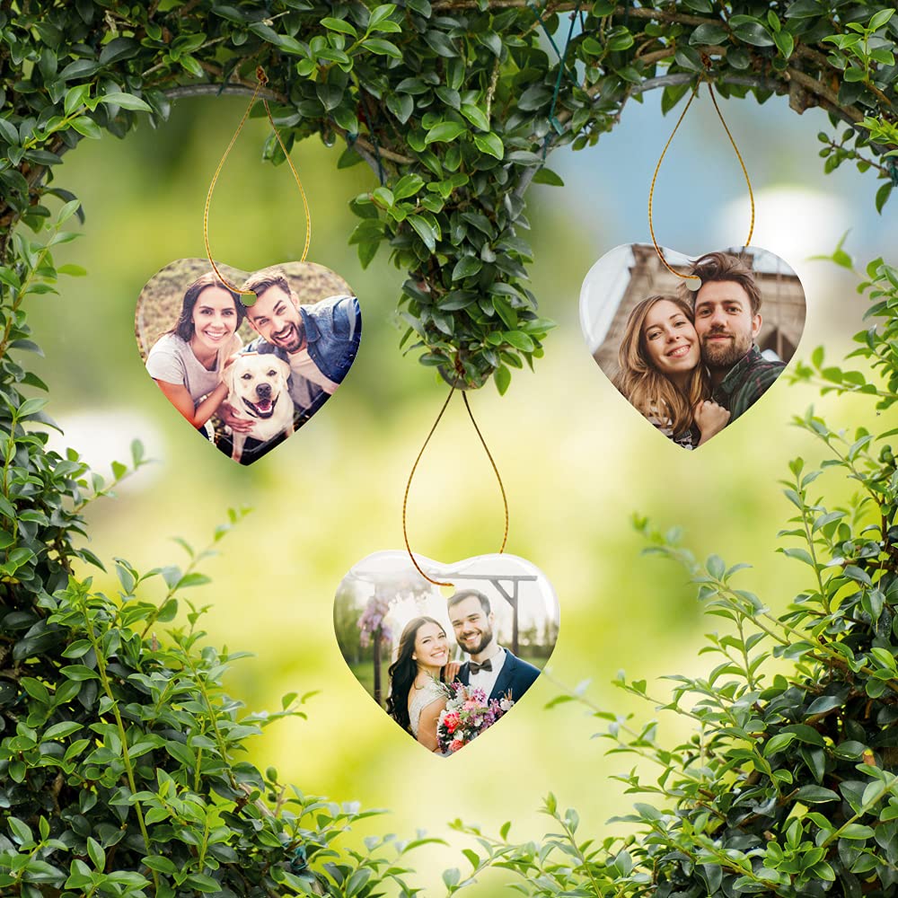 PYD Life 25 PCS sublimación blanco ornamento de cerámica 3 pulgadas en forma de corazón ornamento con cadena de oro para Navidad decoración personalizada del hogar a granel