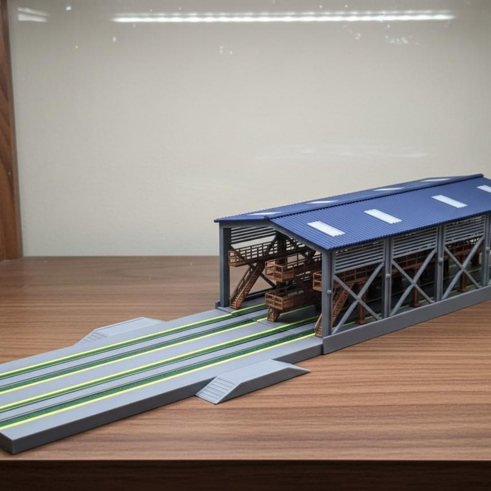 MagiDeal Taller Ferroviario N Escala 1 160 Complejo Locomotoras Taller Estación Edificación Accesorio Material Listo para Usar Diseño para Vía Atascos Adecuado para Dioramas Maquetas Aficionados