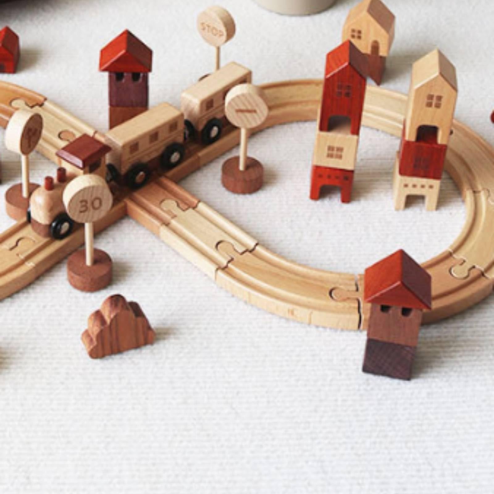 Almencla Kinder Bausteine Holz Eisenbahn Set Zug Spielzeug Strecke Zirkus Wagen Figuren Buchenholz für Vorschule Kinderparty Kinderzimmer Geschenk