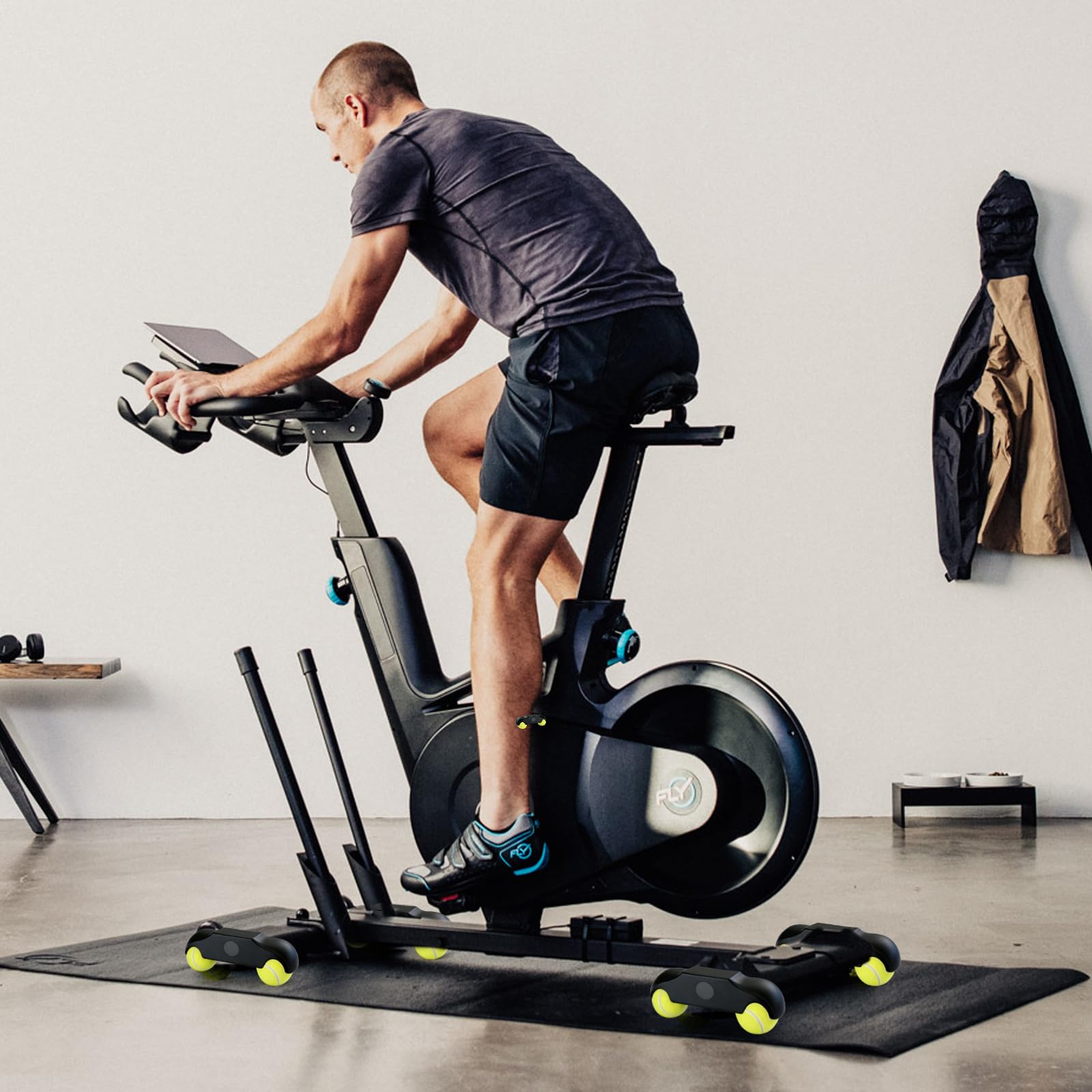 4-pak adapterów do jazdy na rowerze wewnętrznym, akcesoria rowerowe z 8 piłkami tenisowymi do trenera rowerowego, płyty kołyskowe, redukcja hałasu, ochrona podłogi