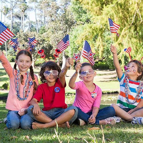 Miniatura 7 de UMEELR 126 piezas de suministros patrióticos para fiestas, accesorios de fiesta del 4 de julio con collares, diademas, persianas, banderas, palillos