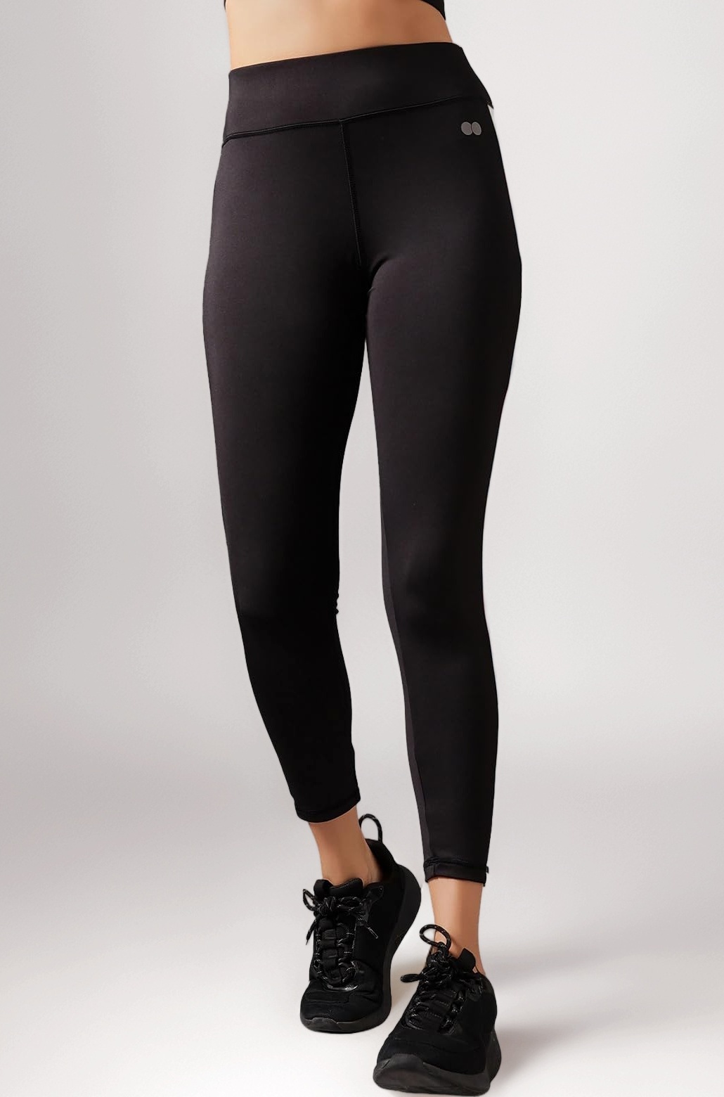 Clovia Women's Activewear Ankle Length Tights In Black