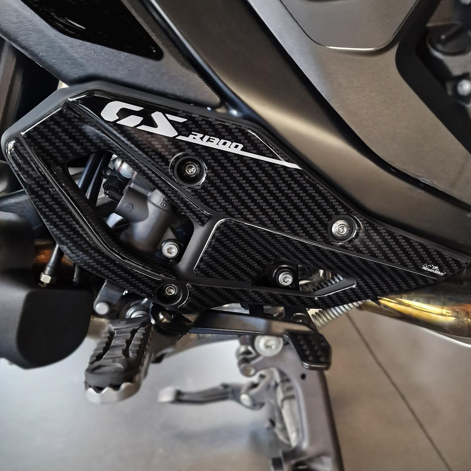 Resin Bike Adhesivos de Moto Compatibles con BMW R 1300 GS 2023-2026. Protección Talonera para Moto de Choques y Arañazos de Moto. Adhesivo 3D Resinado - Made in Italy