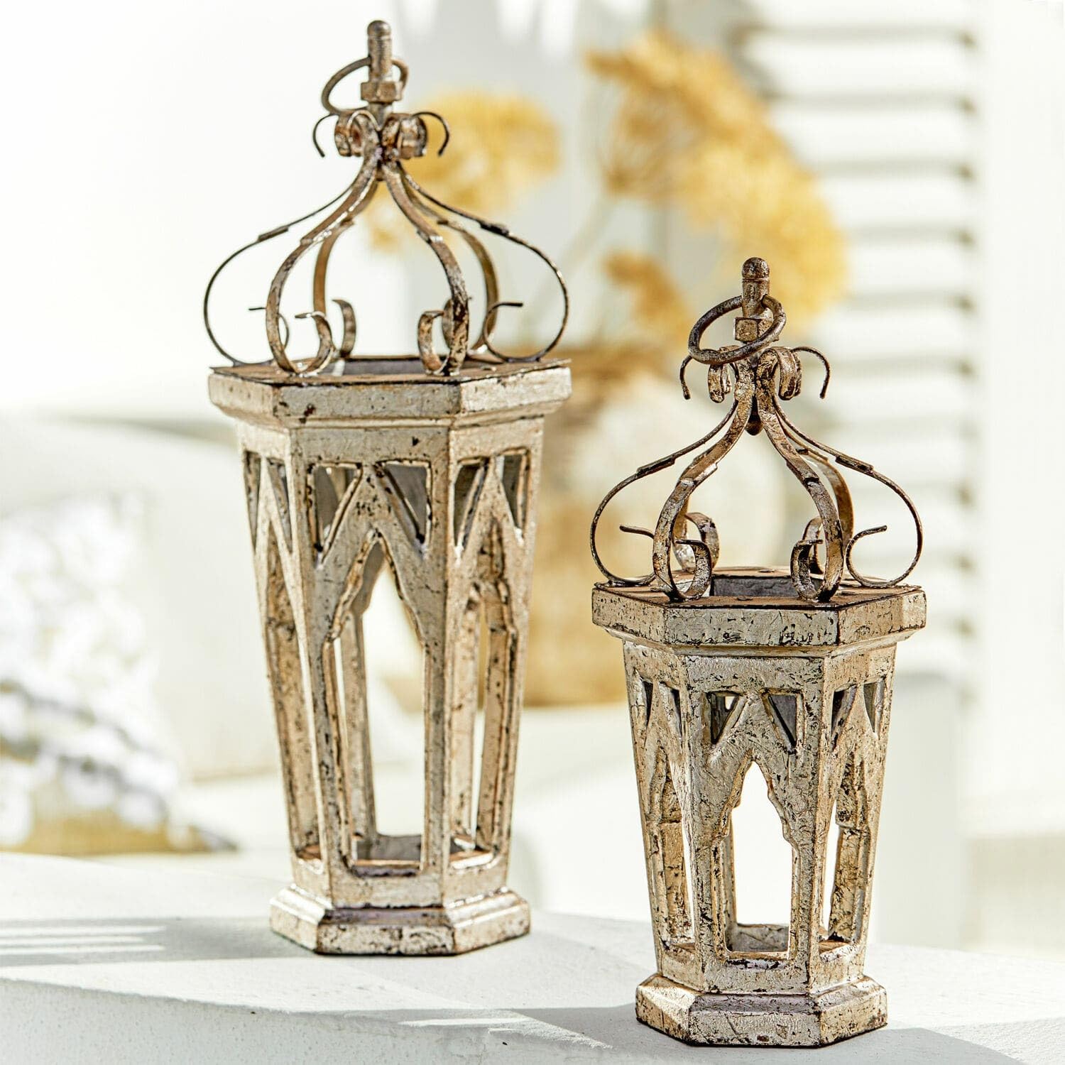 Loberon Deko-Objekt 2er Set Morvant, antiksilber | Zwei Größen, Charmante Shabby-Note, Laternen-Duo, Weihnachtsdekoration, Weihnachten, Mangoholz, Eisen