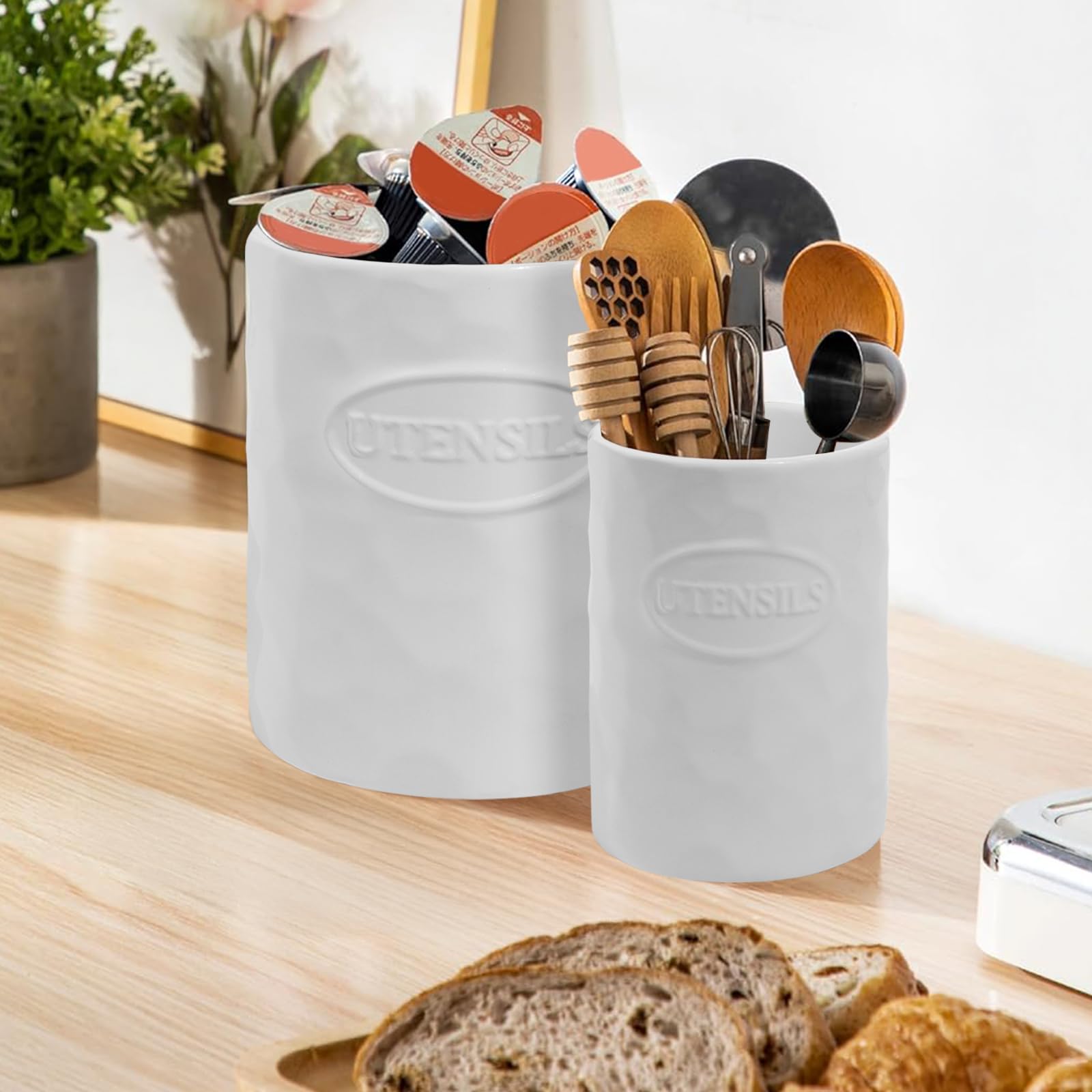 Utensilienhalter Set aus 2 Teilen aus Keramik (18.5cm+13.8 cm) für Kochutensilien, Große Moderne Farmhouse Aufbewahrungsvase für Arbeitsplatte, als Hauswarming Geschenk und Küchendekoration in Weiß