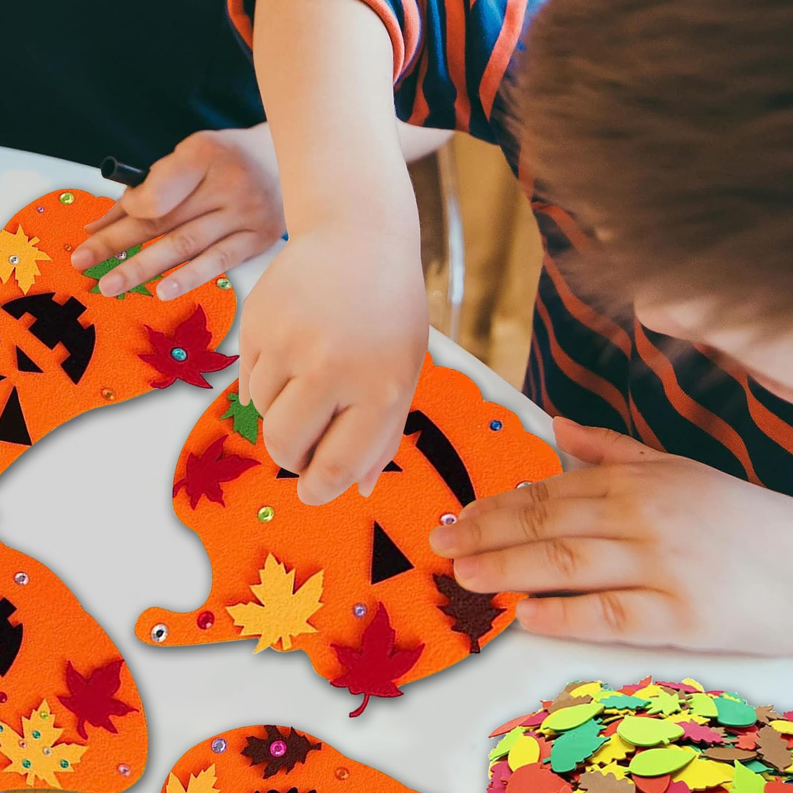 Vecteur Citrouille Feuilles Tombées Symbole Célébrer Le Jour De L
