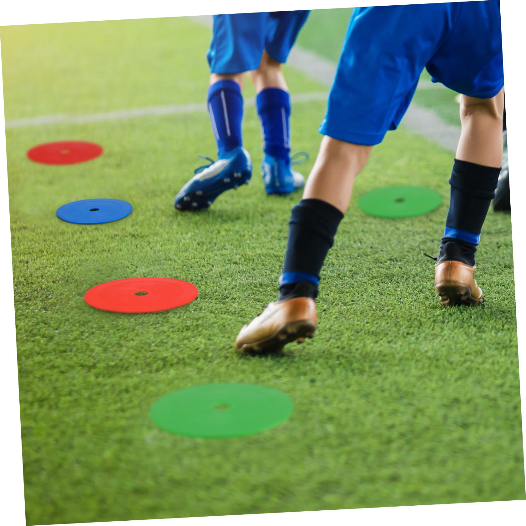 BESTonZON 12pezzi Coni Piatti da Calcio per Allenamento Sportivo Marcatori Disco Piatto per Agilità e Giochi in Classe di Coni per Calcio e Basket Resistente all Usura e Facile da Trasportar