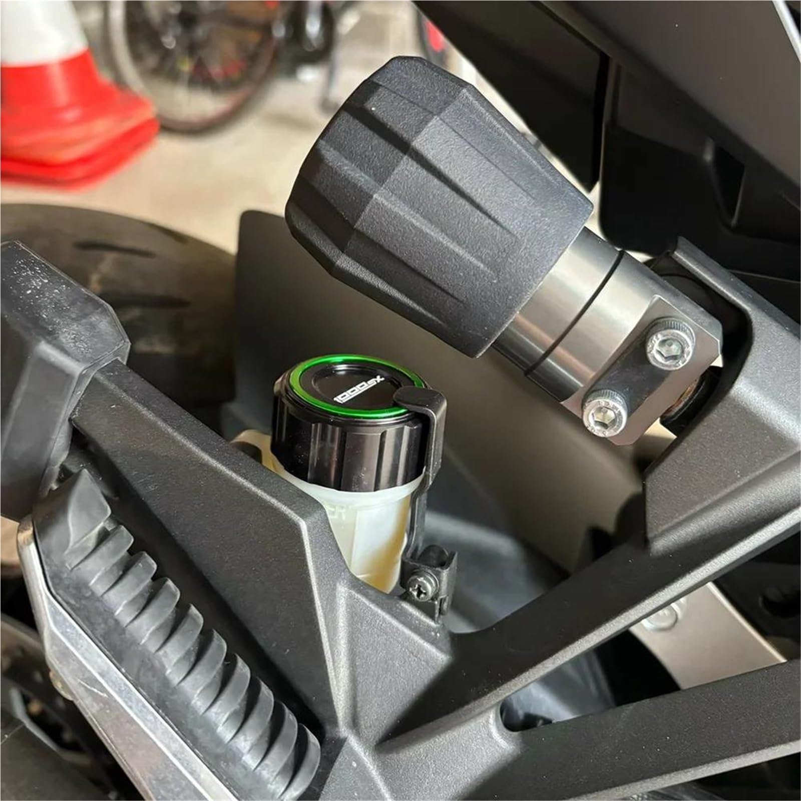 Parte del serbatoio Accessori Moto Coperchio Serbatoio Liquido Freni Tappo Olio Motore Per KAWASAKI Per NINJA 1100SX 1100 SX SE 2025(Vert)