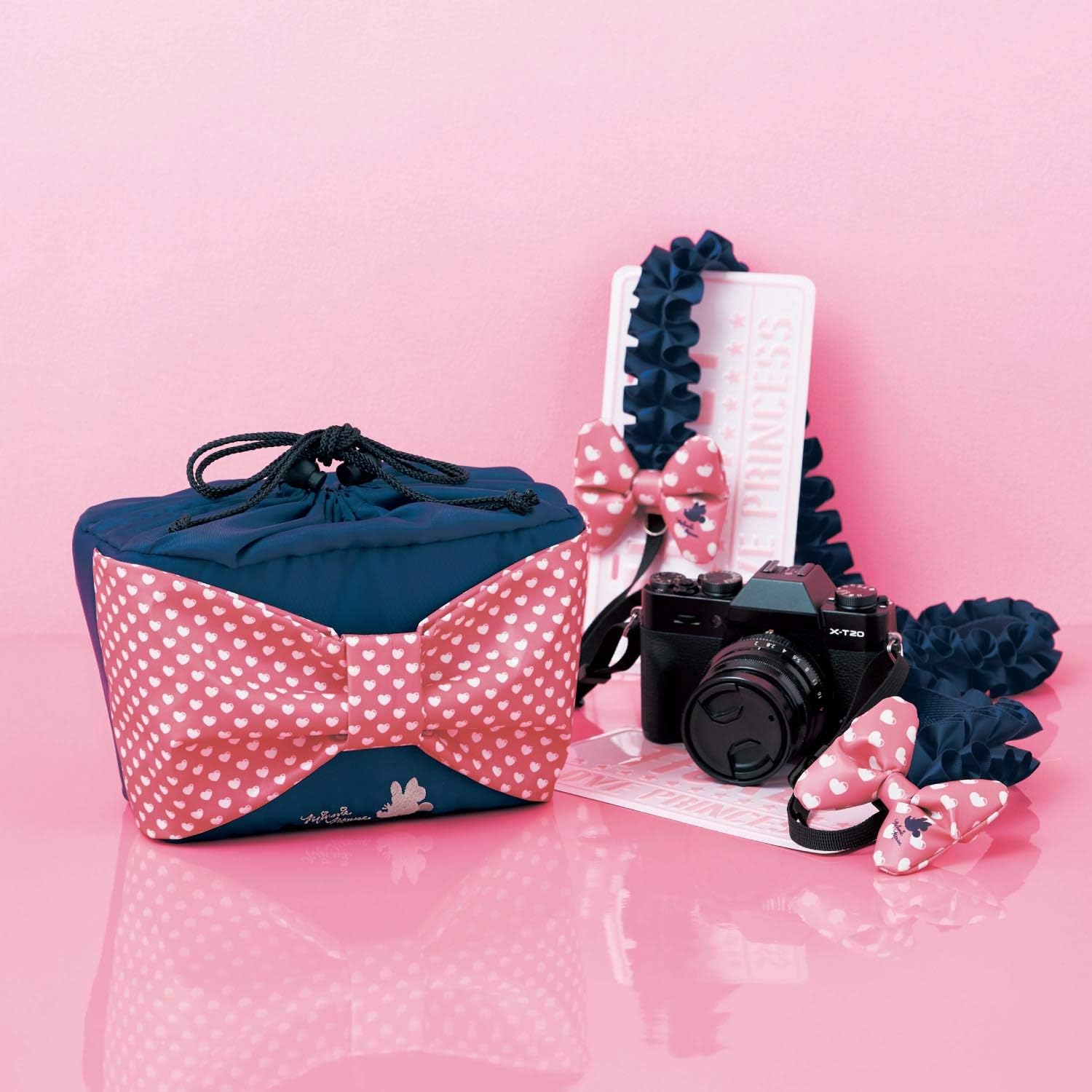 Amazon Co Jp ベルメゾン ディズニー カメラバック ストラップ付き カメラバック ケース ミニーマウス ホーム キッチン