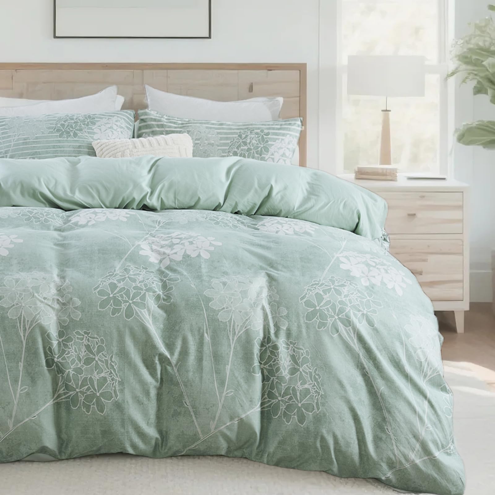 Qucover King Duvet Cover Sets 220x240 cm, 3-Piece Sage Green Floral King Duvet Cover with 2 Pillowcases, Soft Microfiber Botanical Reversible King Bed Bedding Set with Metal Zipper and Corner Ties