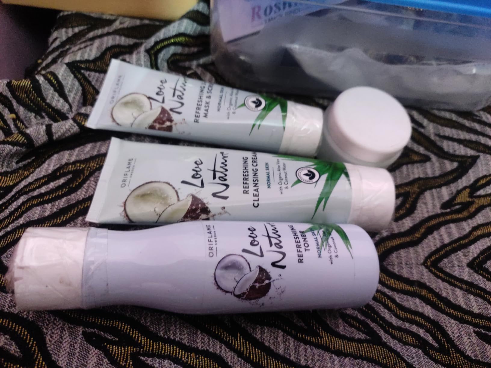Refreshing kit Hydrating Face Cream, Cleansing Cream, Toner, Mask ...