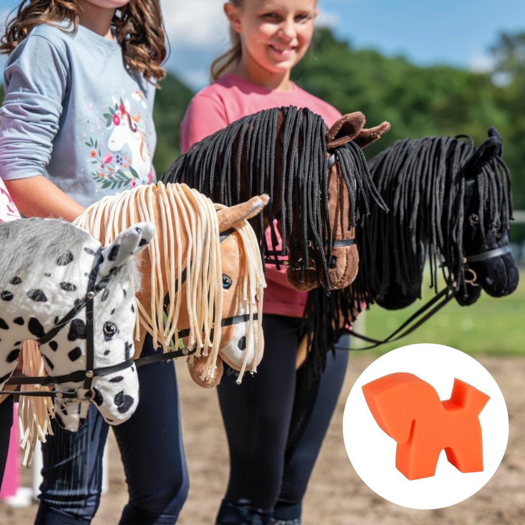 RL24 HKM - Hobby Horse Trixie inkl. Putzschwamm – Steckenpferd mit Trense – Spielpferd aus Plüsch mit Holzstock & Langer Mähne – Stockpferd ohne Griffe & Rollen – braun/weiß