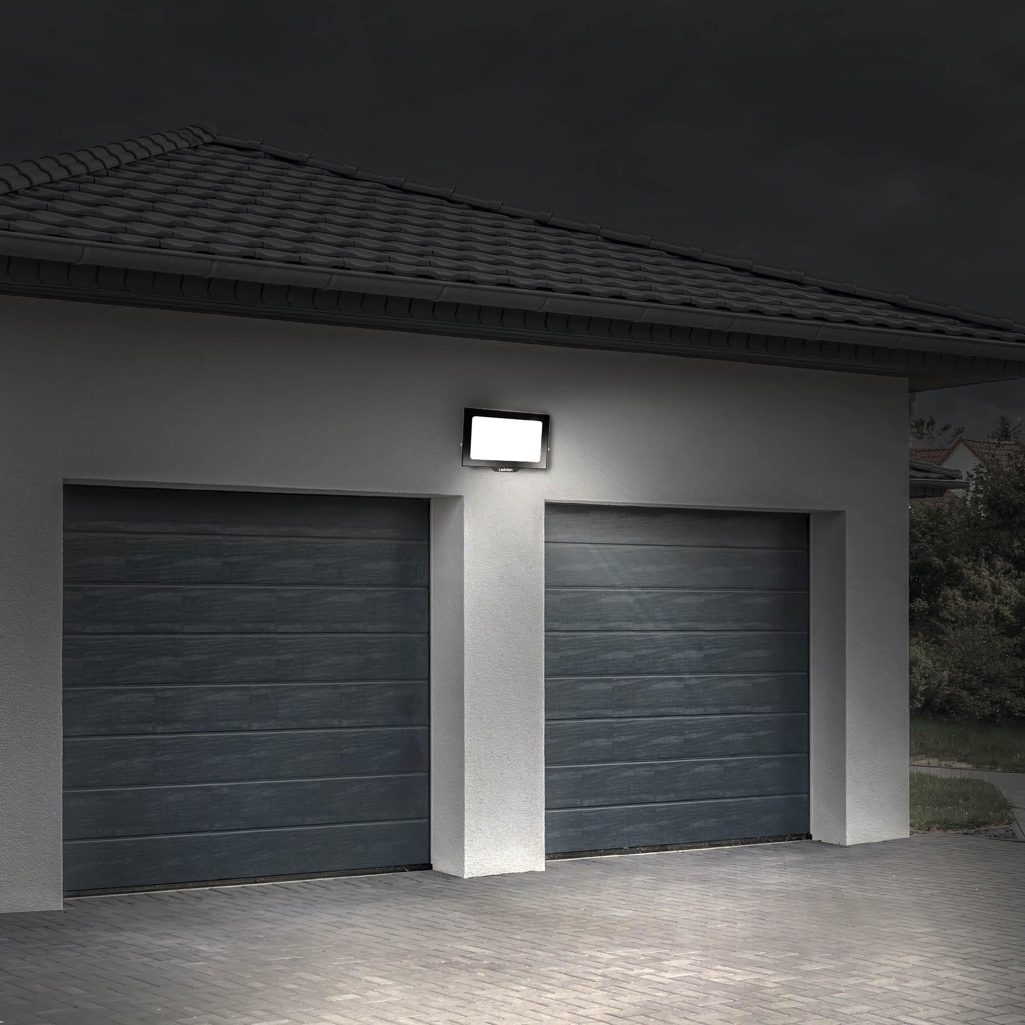 Ledvion LED Strahler, Inkl. 0,5M Kabel, 200 Watt Osram LED Strahler, 6000K Weitstrahl, 24000 Lumen Arbeitslicht, Außen Strahler IP65 wasserdicht, Weitstrahl mit Schnellkupplung
