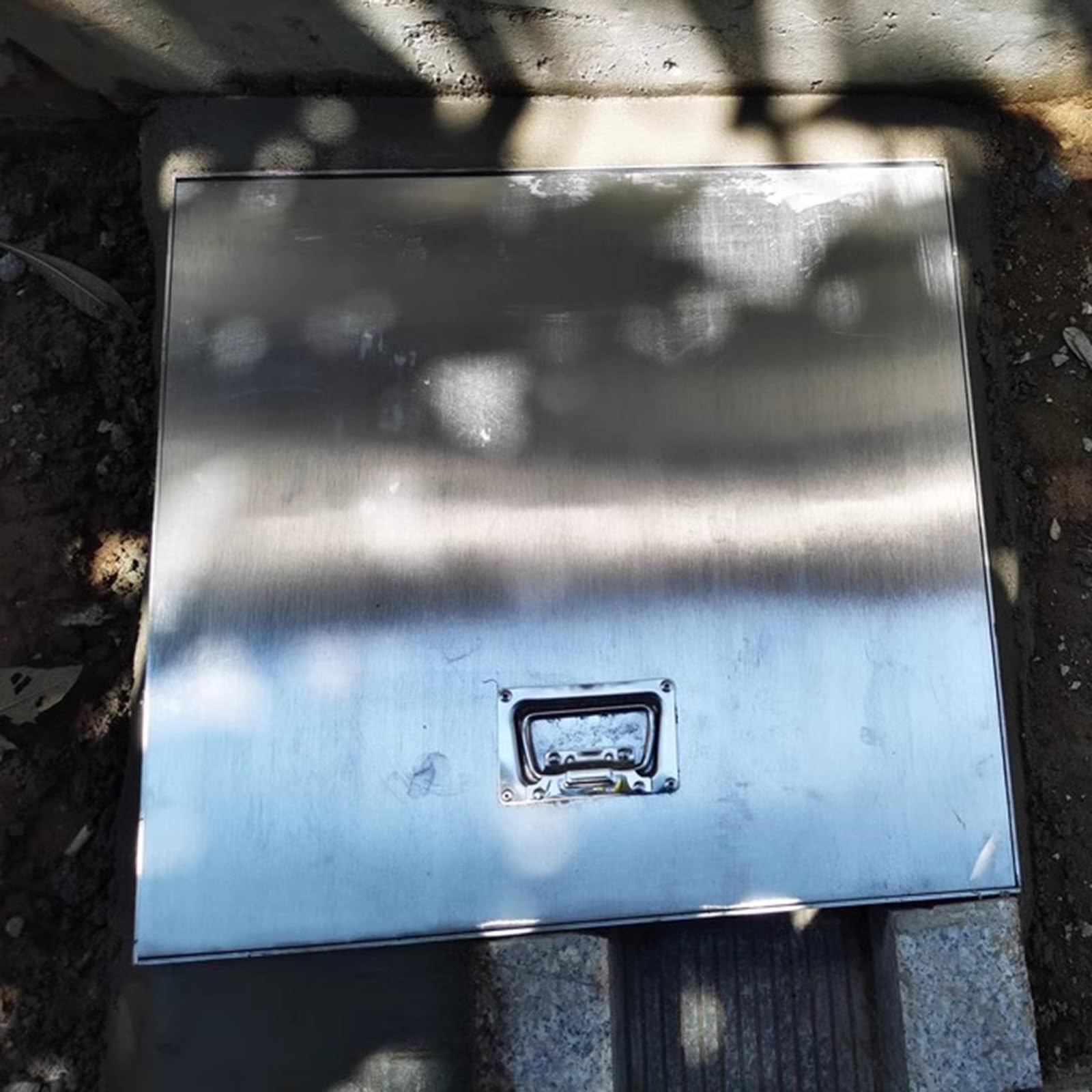 WXPGFEQ 304 Stainless Steel Portable Sewer Basin Cover with Hidden HandlesCumizable Embedded Manhole Covers for Garden & Pavement Drainage Solutions