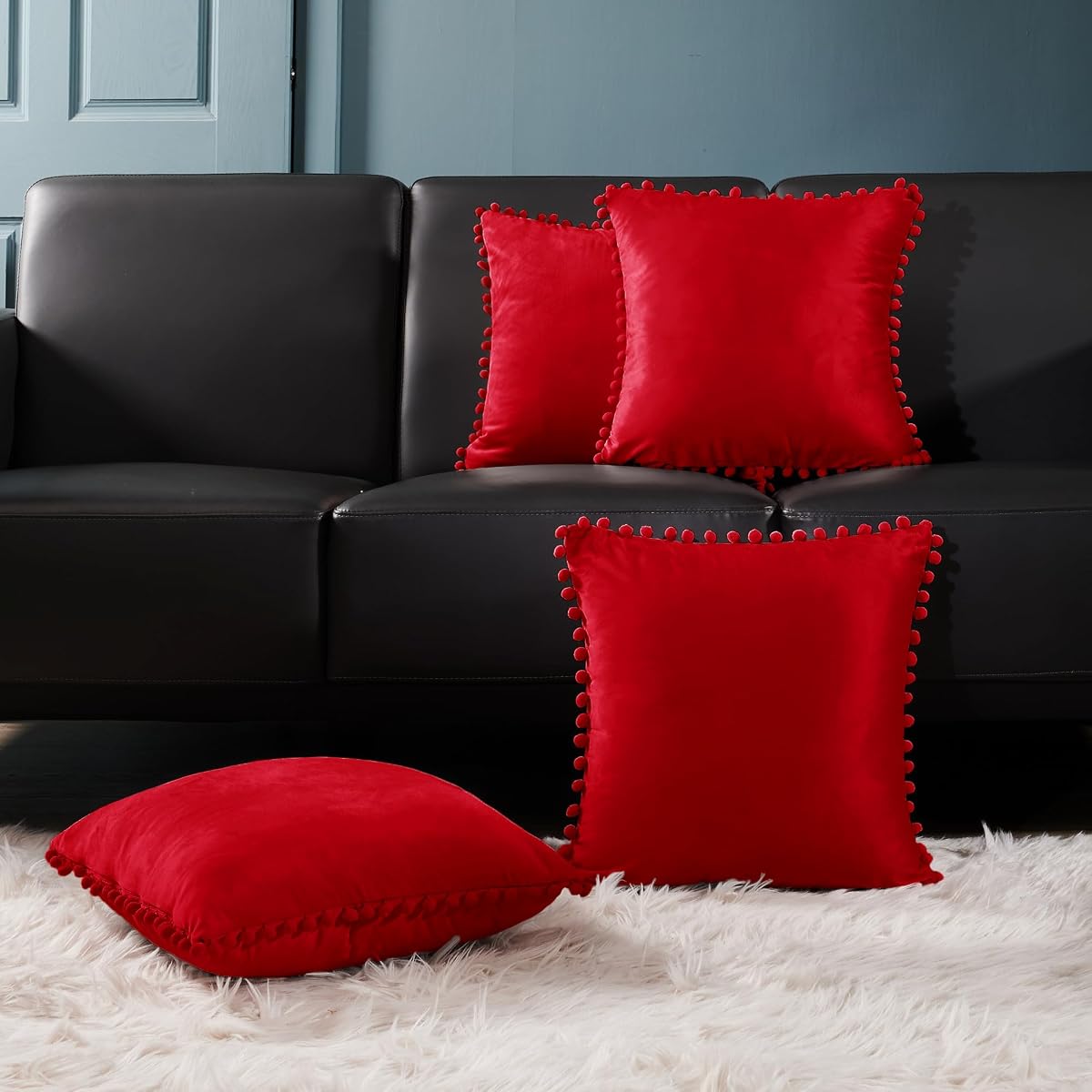 Deconovo Fundas de Cojines Decorativas para el Hogar con Pompones Fundas de Cojines Cuadradas de Terciopelo con Cremallera Invisible Fundas de Cojines Suaves para Sofá, 26 X 26, Rojo, Paquete de 4