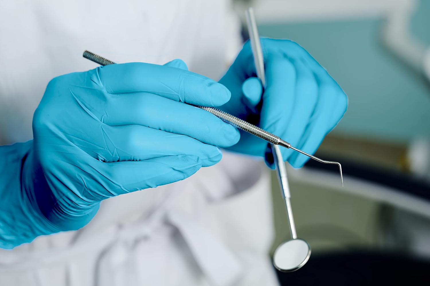 Cranberry USA Cranberry Luxe Nitrile Exam Gloves, Case of 3000, Large, Azure Blue, Lanolin & Vitamin E, 2.5 Mil