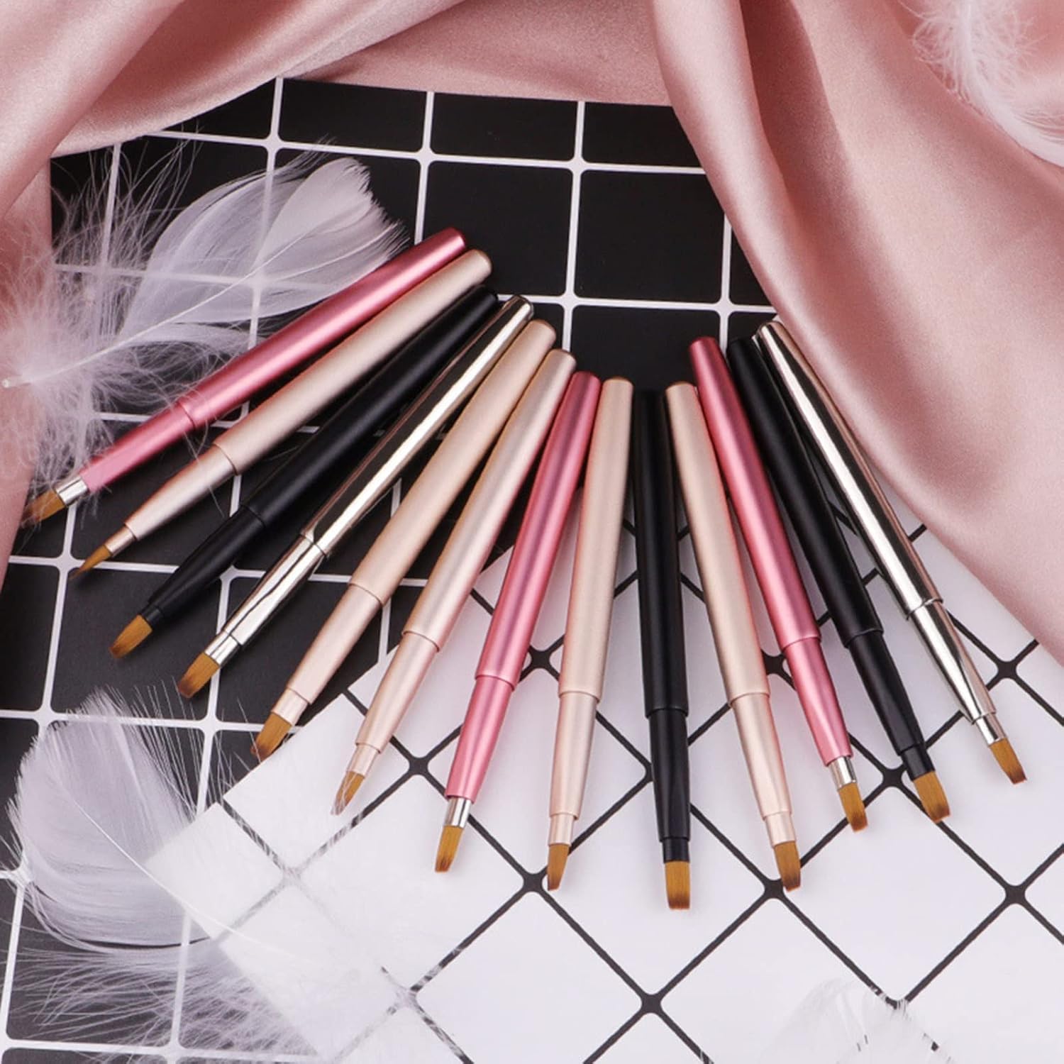 Professional Lip Brush With Lid Retractable Portable Cosmetic Brush For Lipstick Gloss Applicator Makeup Tools, Yellow