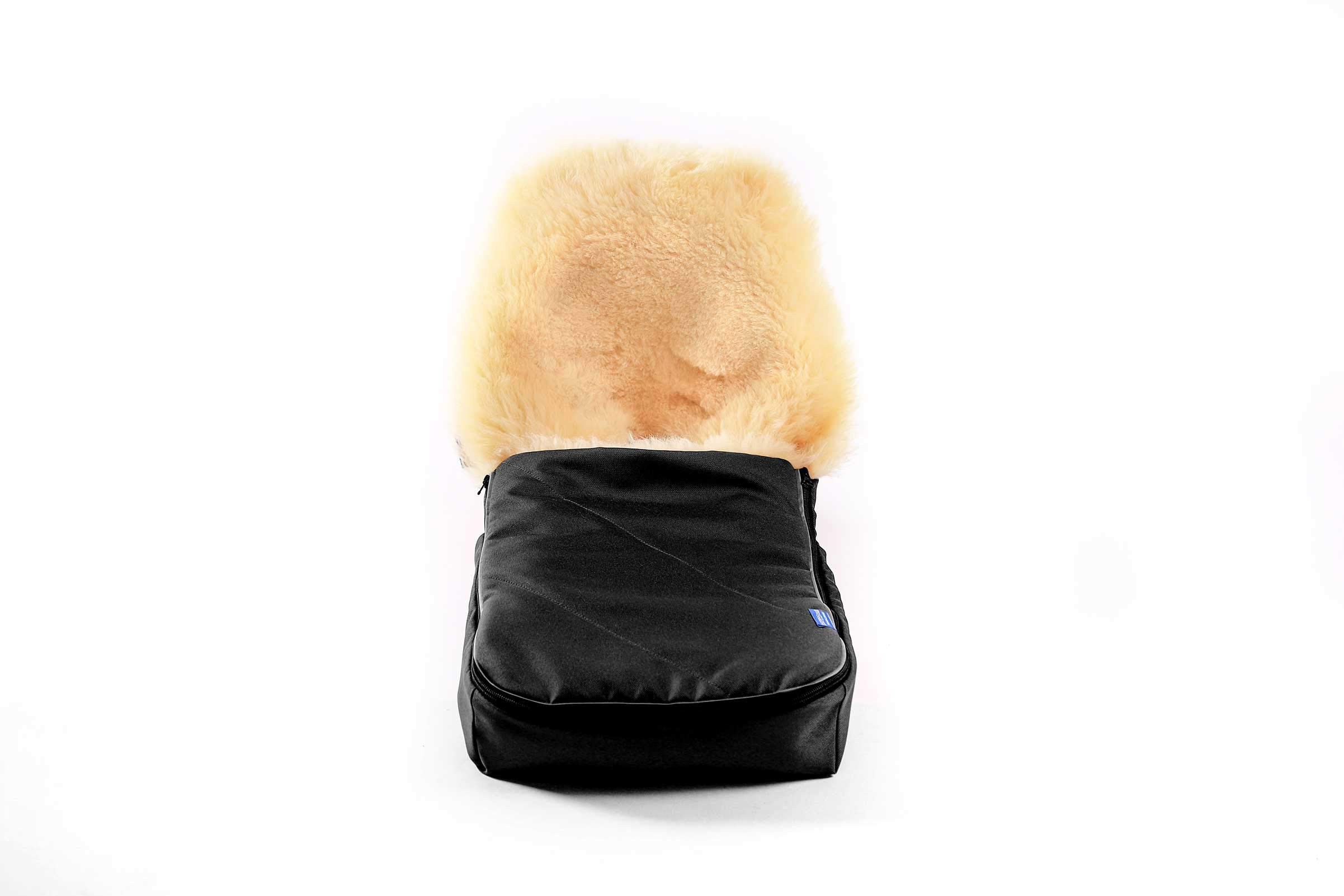 Hofbrucker Winterfußsack für Babyschale, kuscheliger universal Lammfellfußsack, Babyfussack mit medizinischen Lammfell, warmer Winterfußsack Deutsche Herstellung