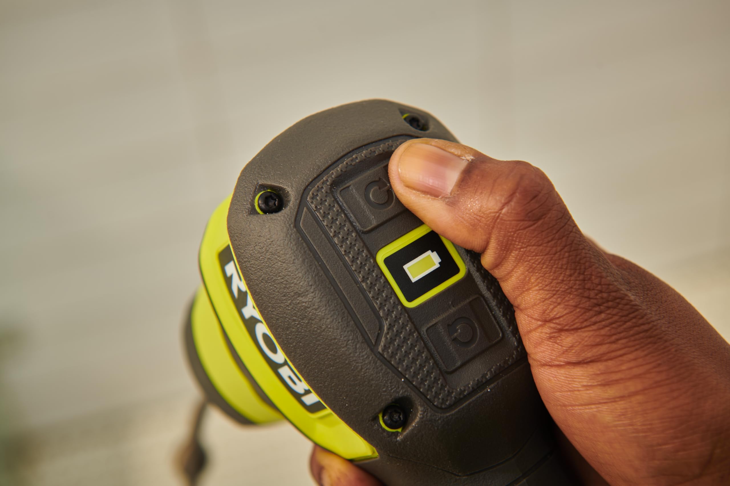 RYOBI Sbocco wireless 4 V USB al litio RDA4-0 - Cavo 0,9 m, testa 10 mm, 200 giri/min, IPX7 impermeabile, diametro tubi 32-50 mm, compatto e leggero, per lavelli, vasche e docce (senza batteria)
