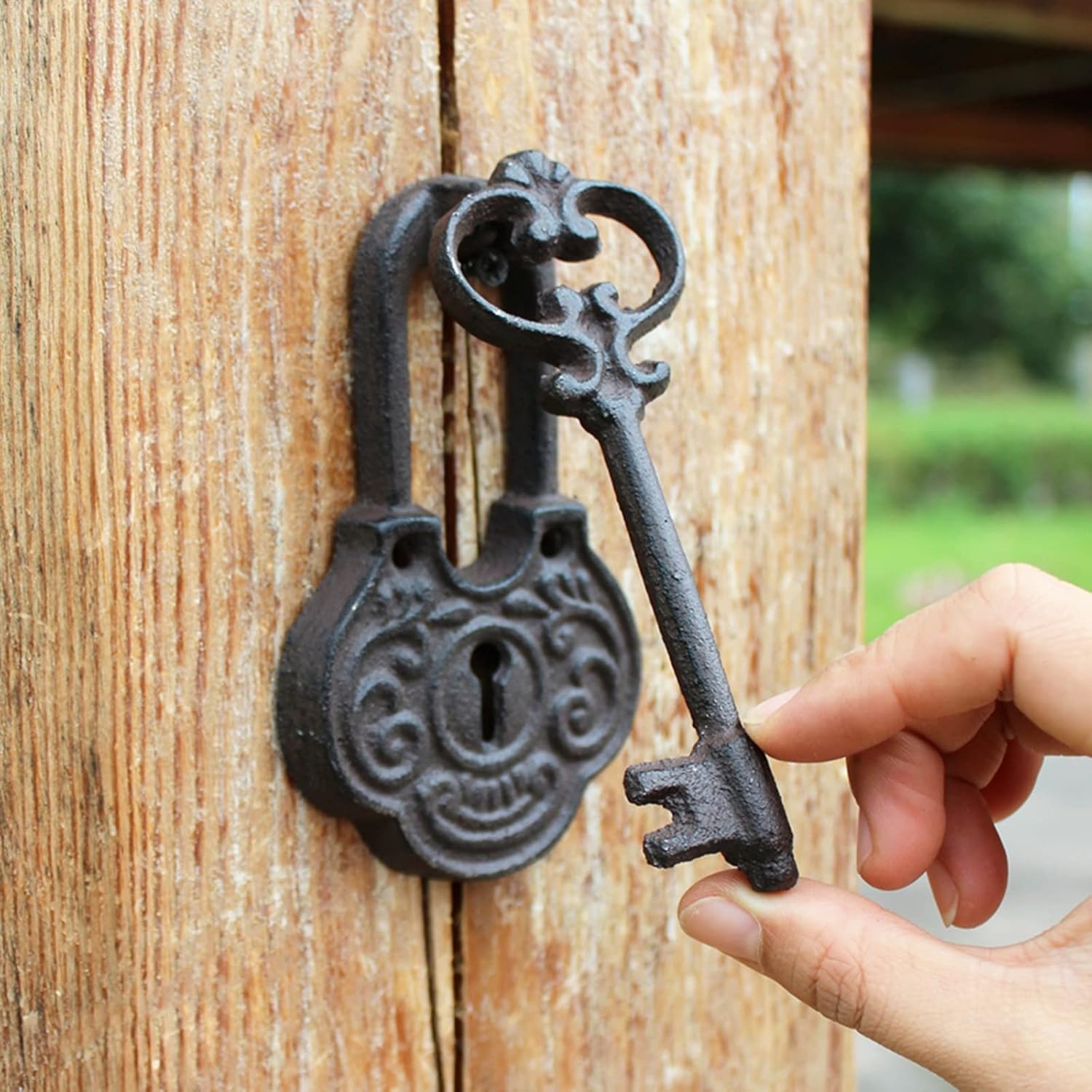 Front Door Knocker Vintage Farmhouse Home Decor Door Knocker Cast Iron Knockers, Vintage Front Door Knockers for Indoor Garden with Screws, Door Knobs Easy to Install
