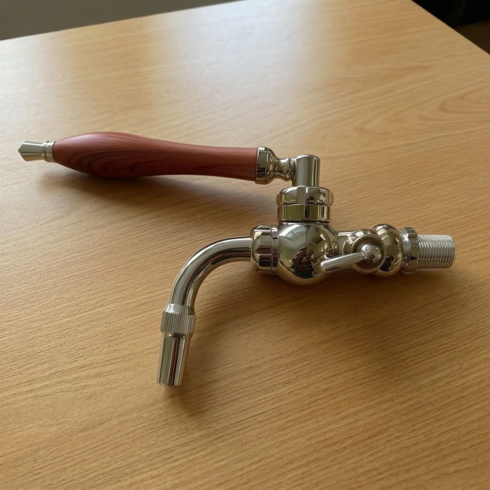 Qianly Grifo Dispensador Cerveza Acero Inoxidable Grifo Cerveza con Palancas Control Manual Compatibilidad Universal para Cervecerías, Plata, Asa Plástico