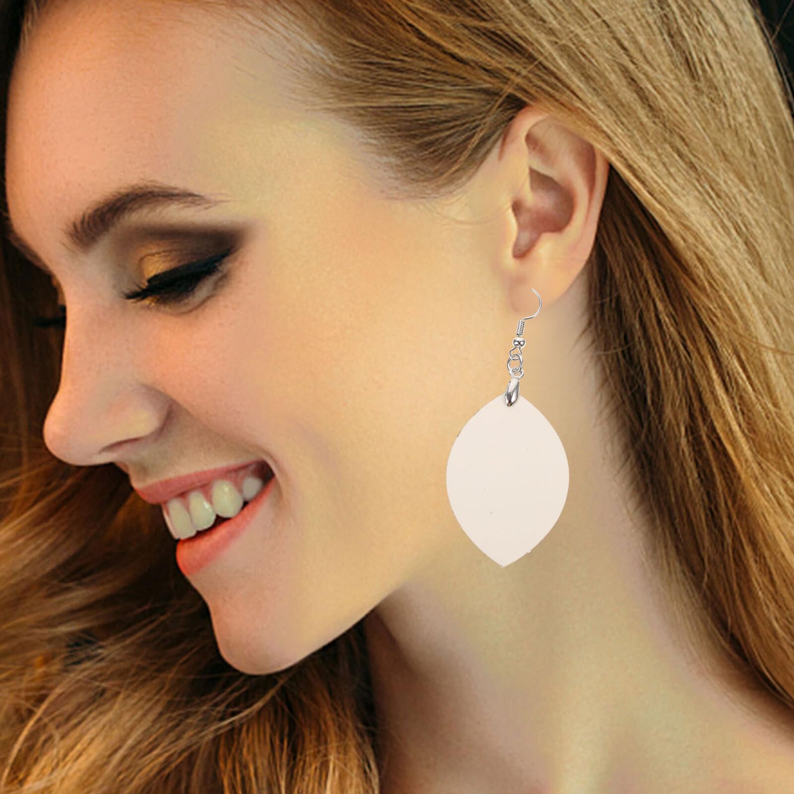 DIYEAH 72 Stück Teiliges Handmade Earring Blanks aus Strapazierfähigem Resin Dekorative Runde Ohrhänger mit Haken Geeignet für DIY Schmuckherstellung und Bastelprojekte