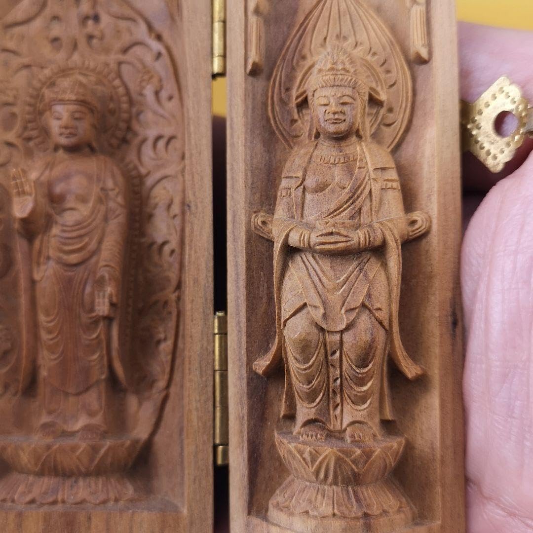 インド老山白檀ミニ精細彫刻西方三聖三開仏(高さ約7cm) インド老山白檀ミニ精細彫刻西方三聖三開仏(高さ約7cm)