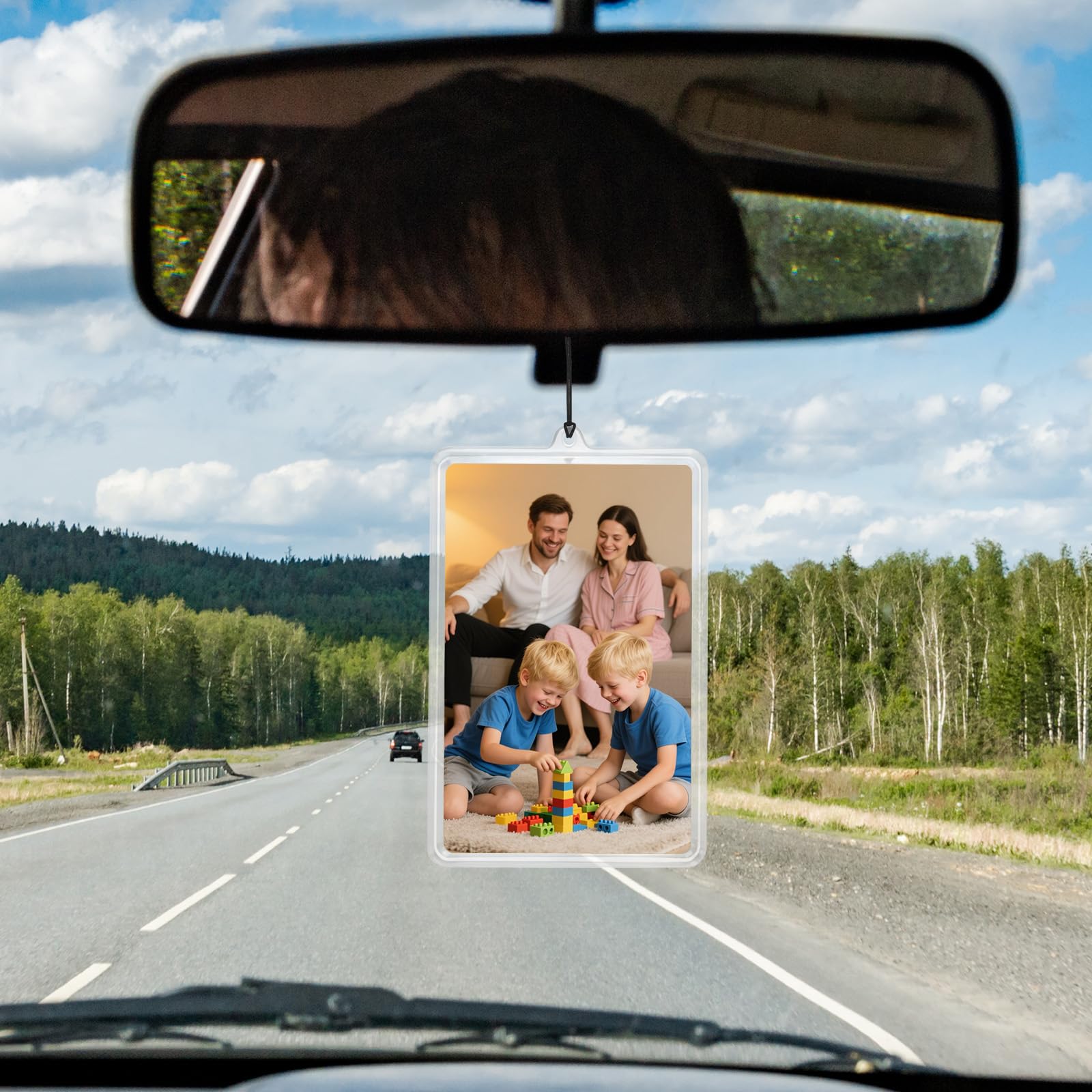 HINGTAI Marco de fotos para coche con 4 tarjeteros transparentes y cuerda negra, adorno personalizado para espejo retrovisor