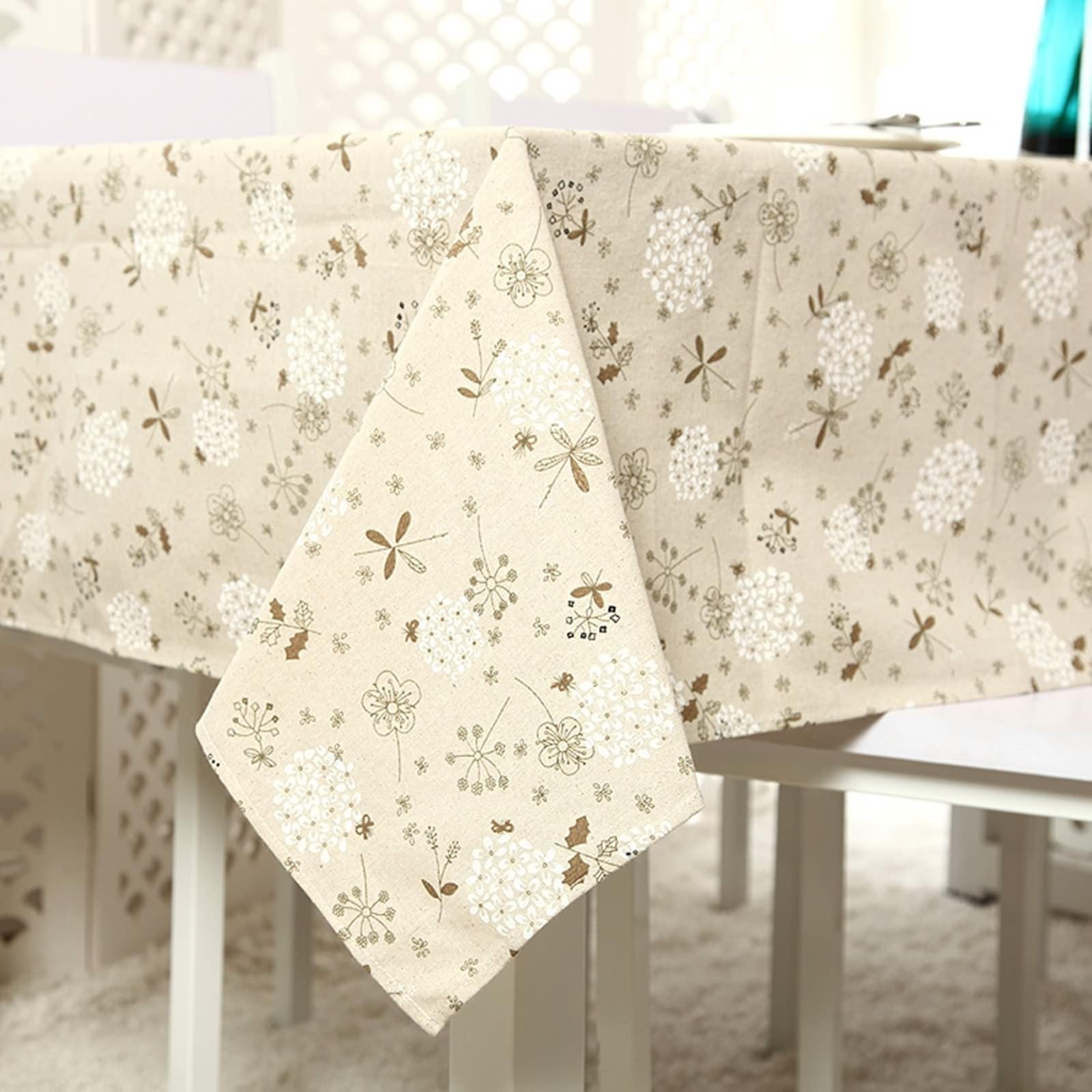 Nappe anti tache en polyester motif pissenlit pour une table toujours impeccable