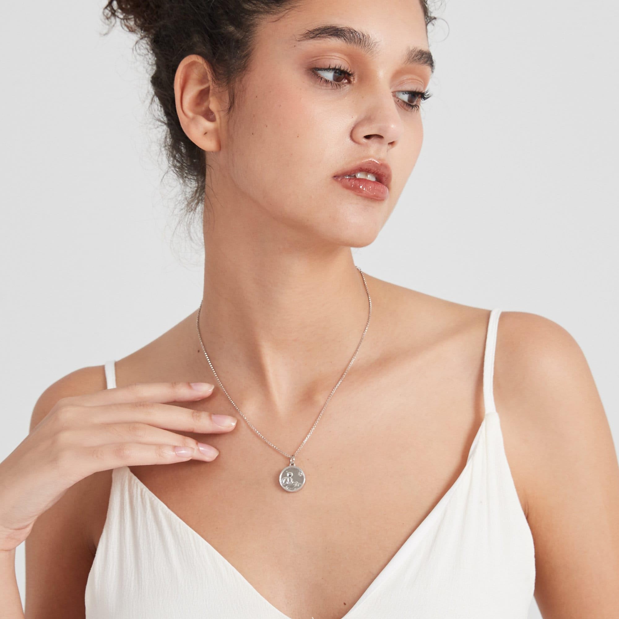 PERIMADE Collar con medallón personalizado para mujer, medallón personalizado de príncipe pequeño que sostiene fotos, grabado personalizado, texto conmemorativo, regalo de joyería de cumpleaños y
