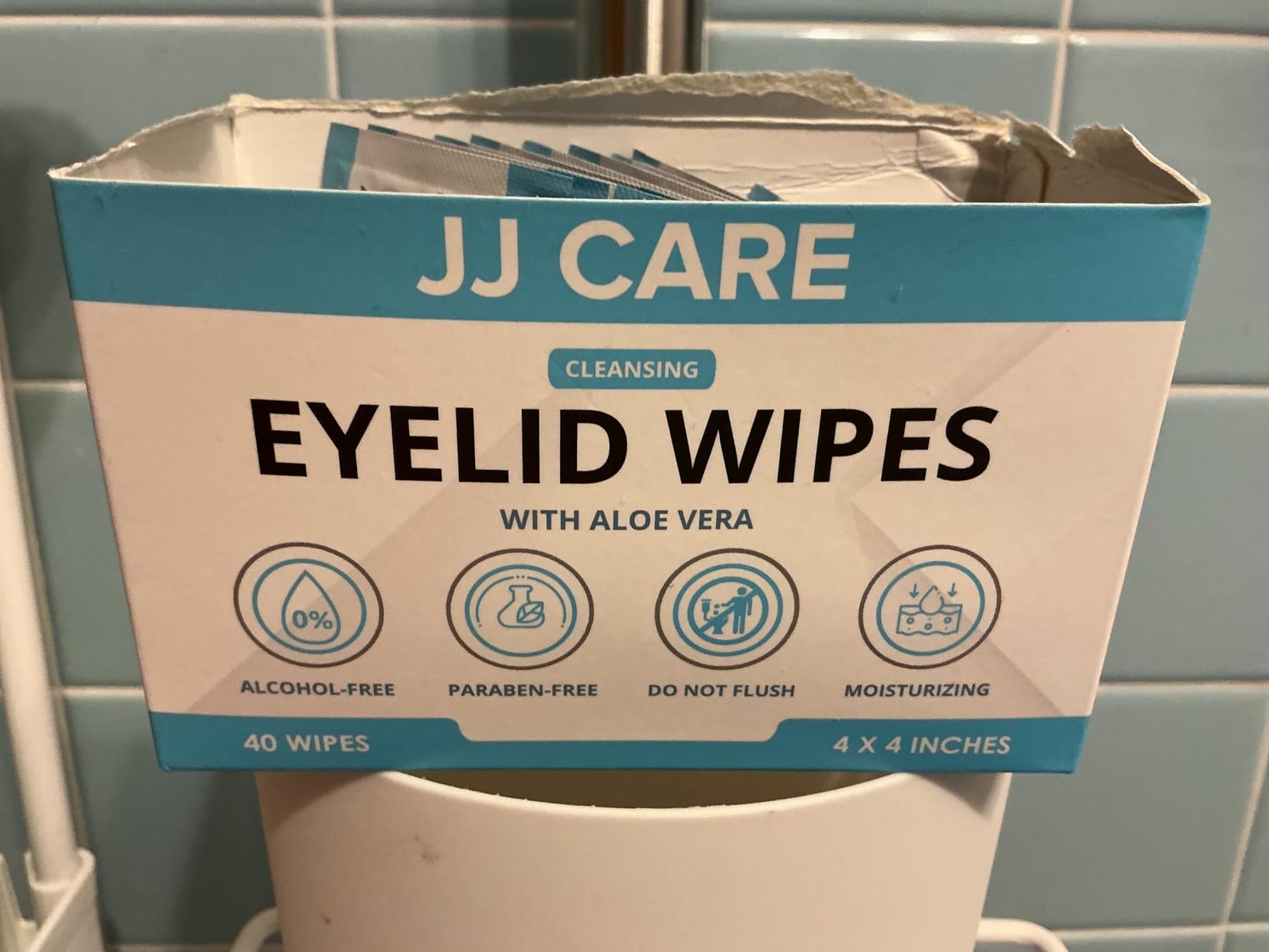 JJ CARE Eyelid Cleaning Wipes 160 PCs, Individually Wrapped Eye Lid Scrubbing Wipes, Moisturizing Eye Wipes for Irritated, Itchy, and Dry Eyes, Hypoallergenic Eye Scrub Cleaning Pads