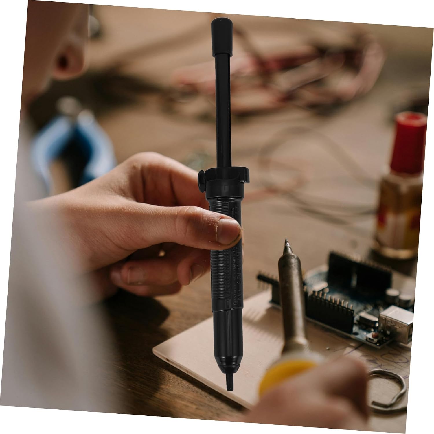 Manual Handheld Desoldering Pump for Solder and Tin Removal, Portable Black Plastic Vacuum Soldering Sucker Tool for Pcb Work and Circuit Boards