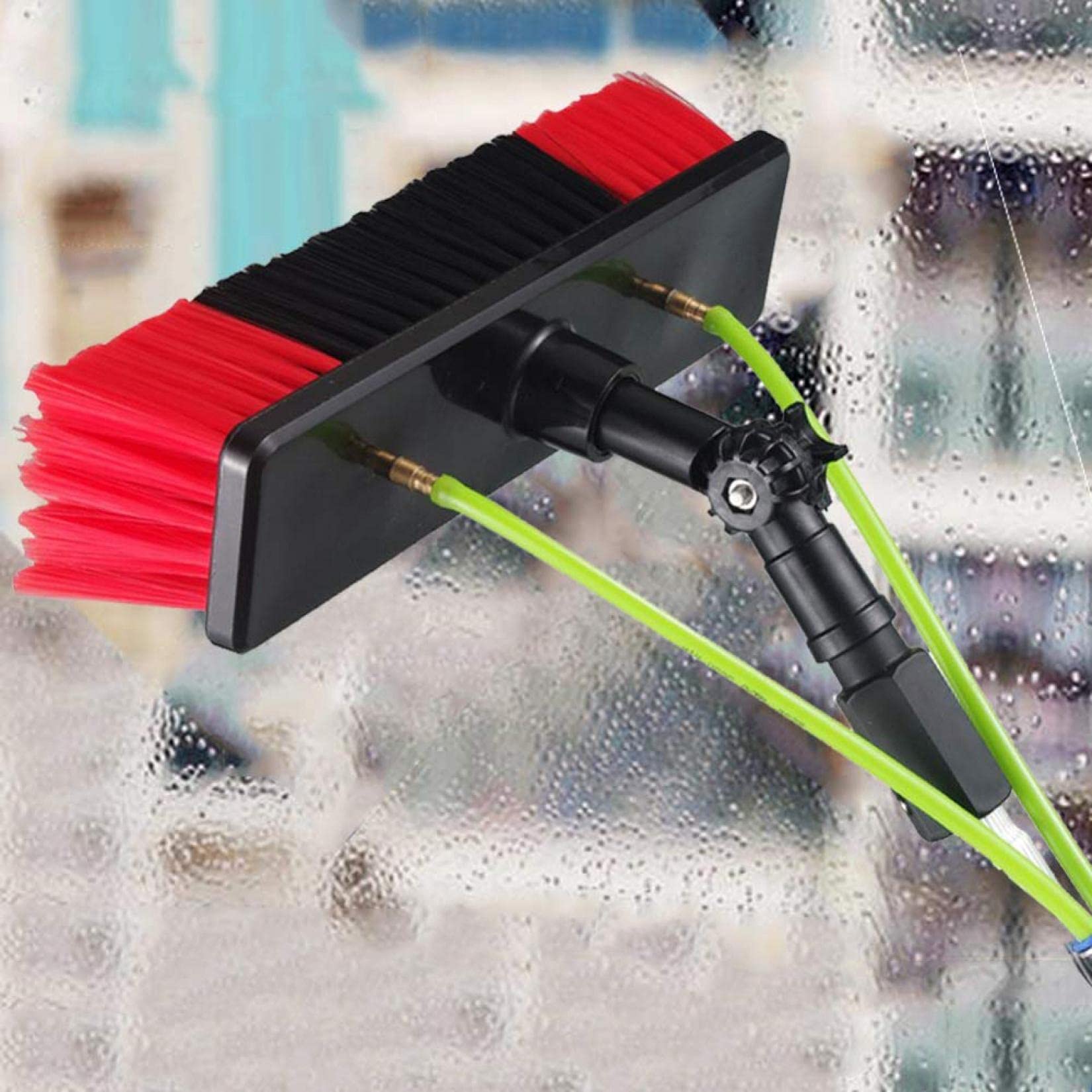 Nettoyer les vitres en hauteur sans échelle grâce au kit de brosse télescopique 10 m