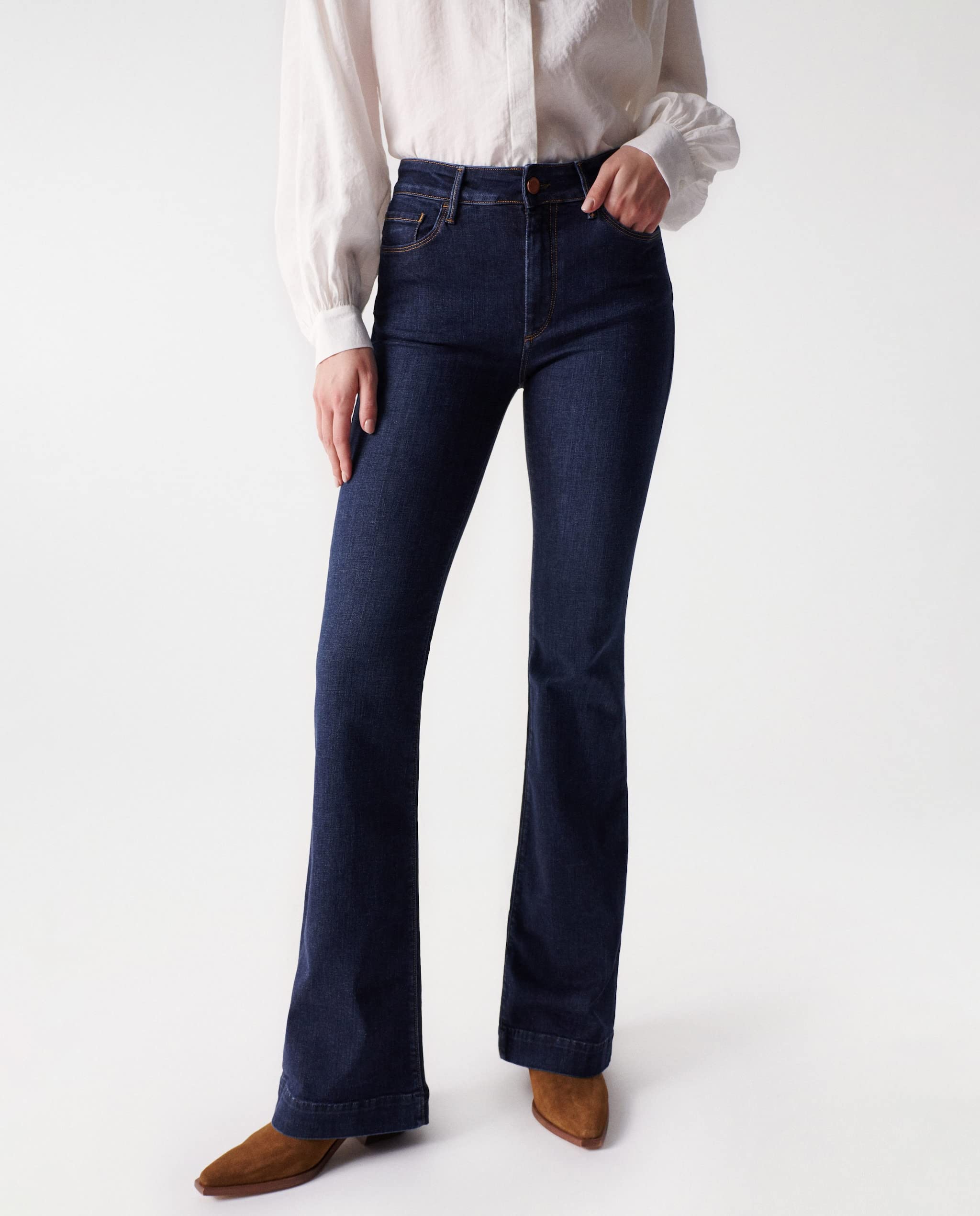 Salsa Vaqueros Destiny Push UP Flare con Lavado Oscuro