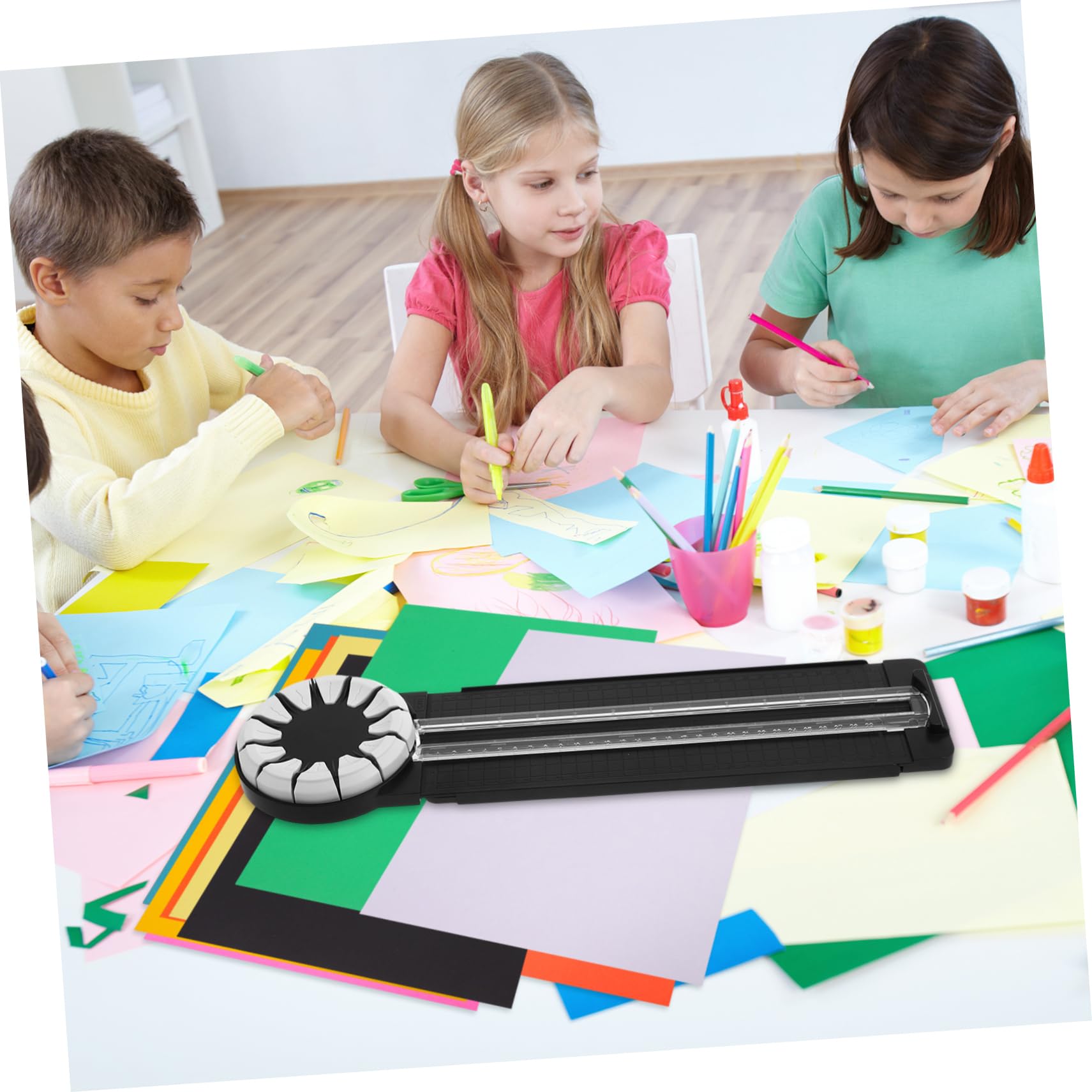 Trancheuse à Papier Polyvalente pour Bureau et Loisirs Créatifs Lame Rotative, Plastique Noir, Coupe Précise pour Papier et Carton