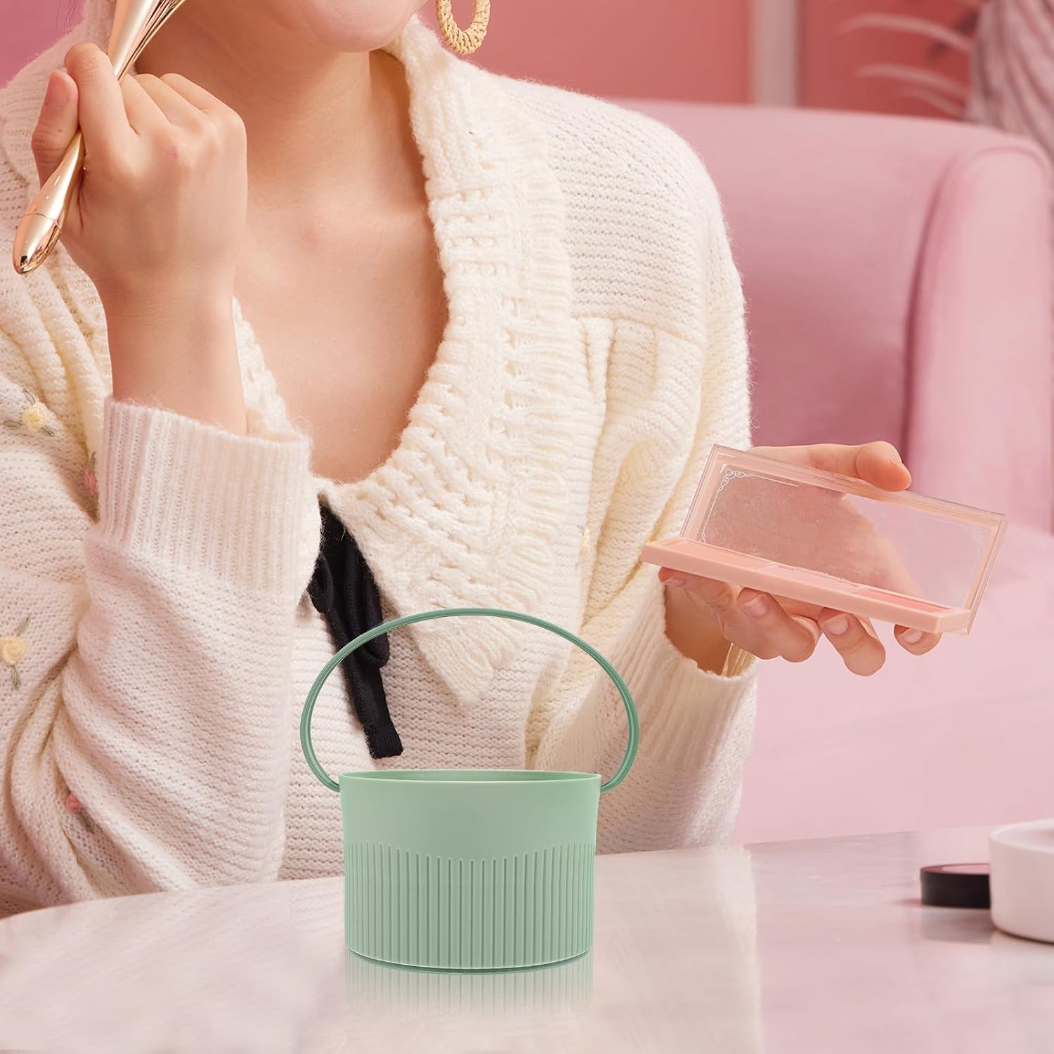 Silicone Makeup Brush Cleaner Bowl Green Multifunctional Brush Cleaning Tool with Holder for Deep Cleaning Suitable for Professional and Home Use