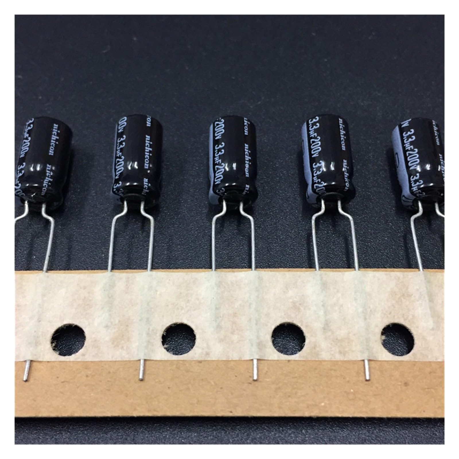 Condensateur 3.3uF 200V pour réparer et redonner vie à vos anciens équipements audio