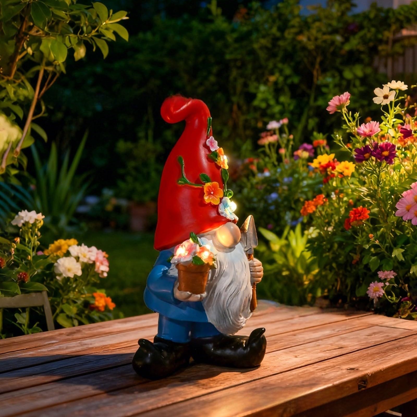 Figura da giardino in resina a energia solare, ornamento da esterno a LED a luce calda per cortile, prato, patio, decorazione