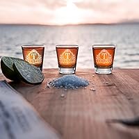 Vista 7 de Vasos de chupito personalizados elaborados con nombre de círculo de 2 onzas, parte inferior negra con texto personalizado para regalos, bodas