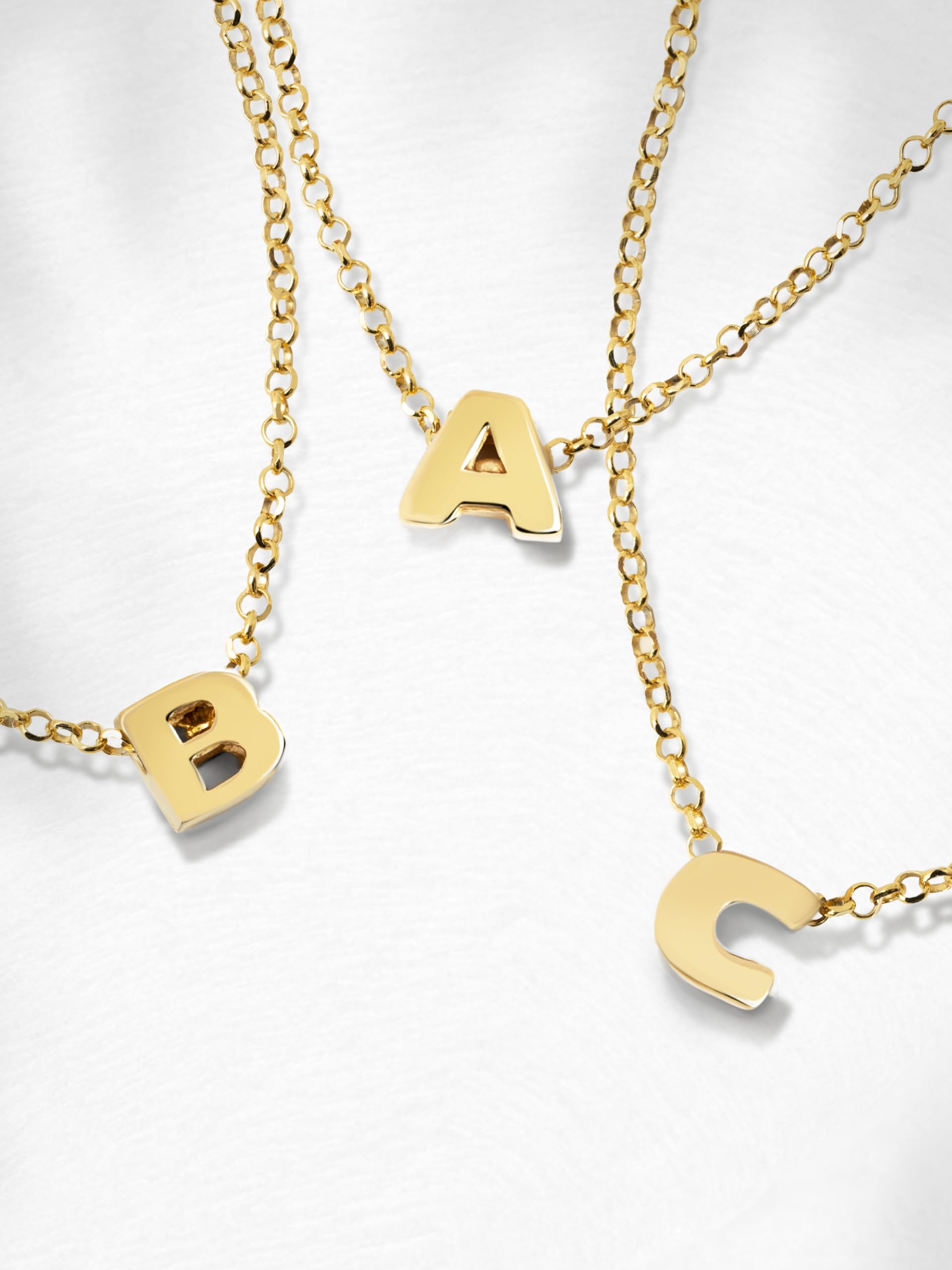 SINGULARU - Collar Personalizado Single Letter. Colgante en Plata de Ley 925 con Acabado Baño de Oro de 18 Kt. Cadena de Talla Unica. Joyas para Mujer. Letra A-Z