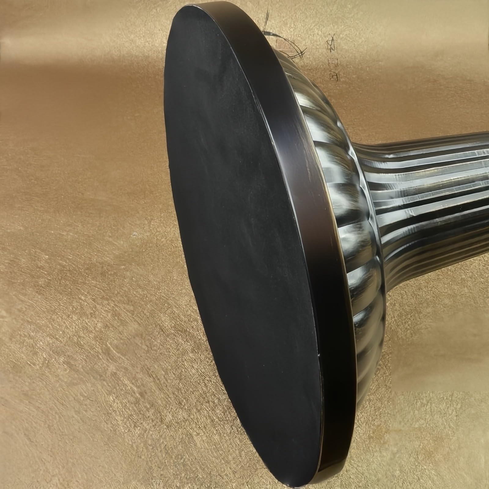 Stojący zegar Metalowy zegar stojący z cyfrą rzymską