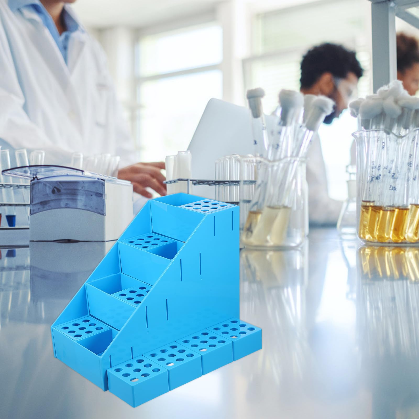 UKCOCO Portaprovette Multifunzione 72 Fori in Plastica Blu, Supporto per Provetta da 5ml e 10ml, Smontabile e Facile da Montare, Design Trapezoidale per Laboratori e Scuole