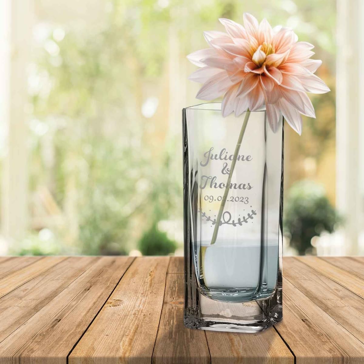 GRAVURZEILE Blumenvase mit Gravur - Wedding - Personalisiert mit Namen und Datum - Moderne Vase aus Glas für Blumen - Geschenke für Frauen - Deko Geschenkidee zum Geburtstag