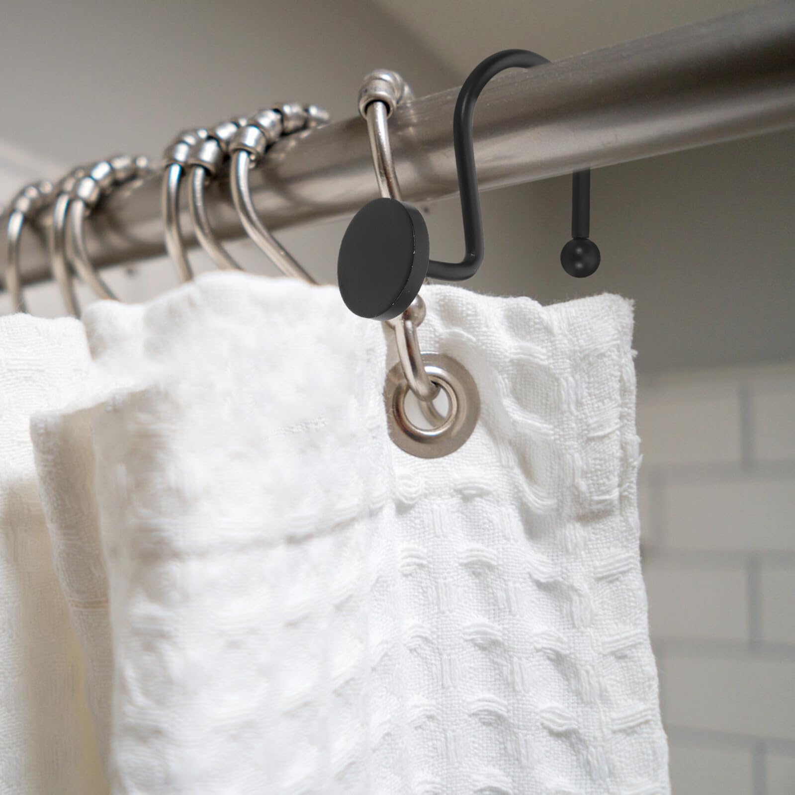 Veemoon Lot de 24 Crochets Ronds pour Rideau Métal Noir Anneaux Résistants Antirouille pour Tringle à Rideaux Accessoires Décoratifs Polyvalents pour Salle de Bain et Fenêtres